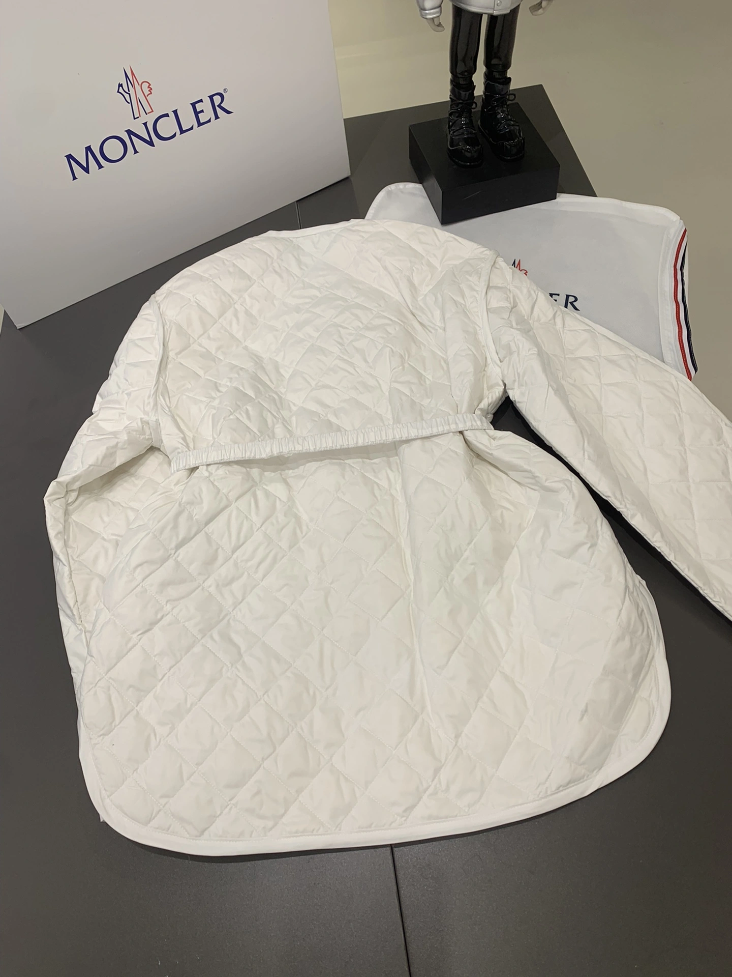 Supportive Moncler Down Jackets 146686