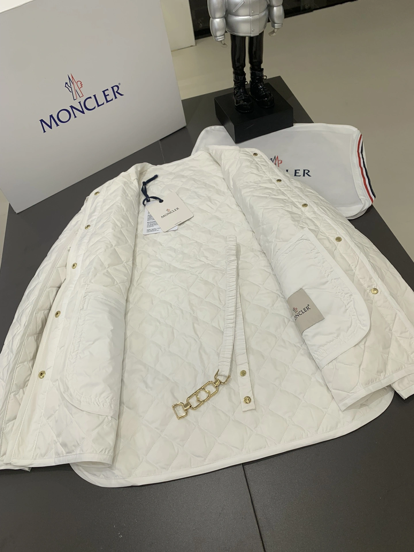 Supportive Moncler Down Jackets 146686