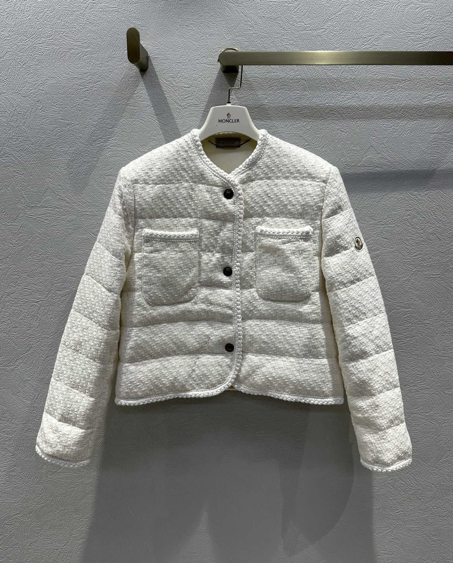 Effortless Moncler Down Jackets 146677