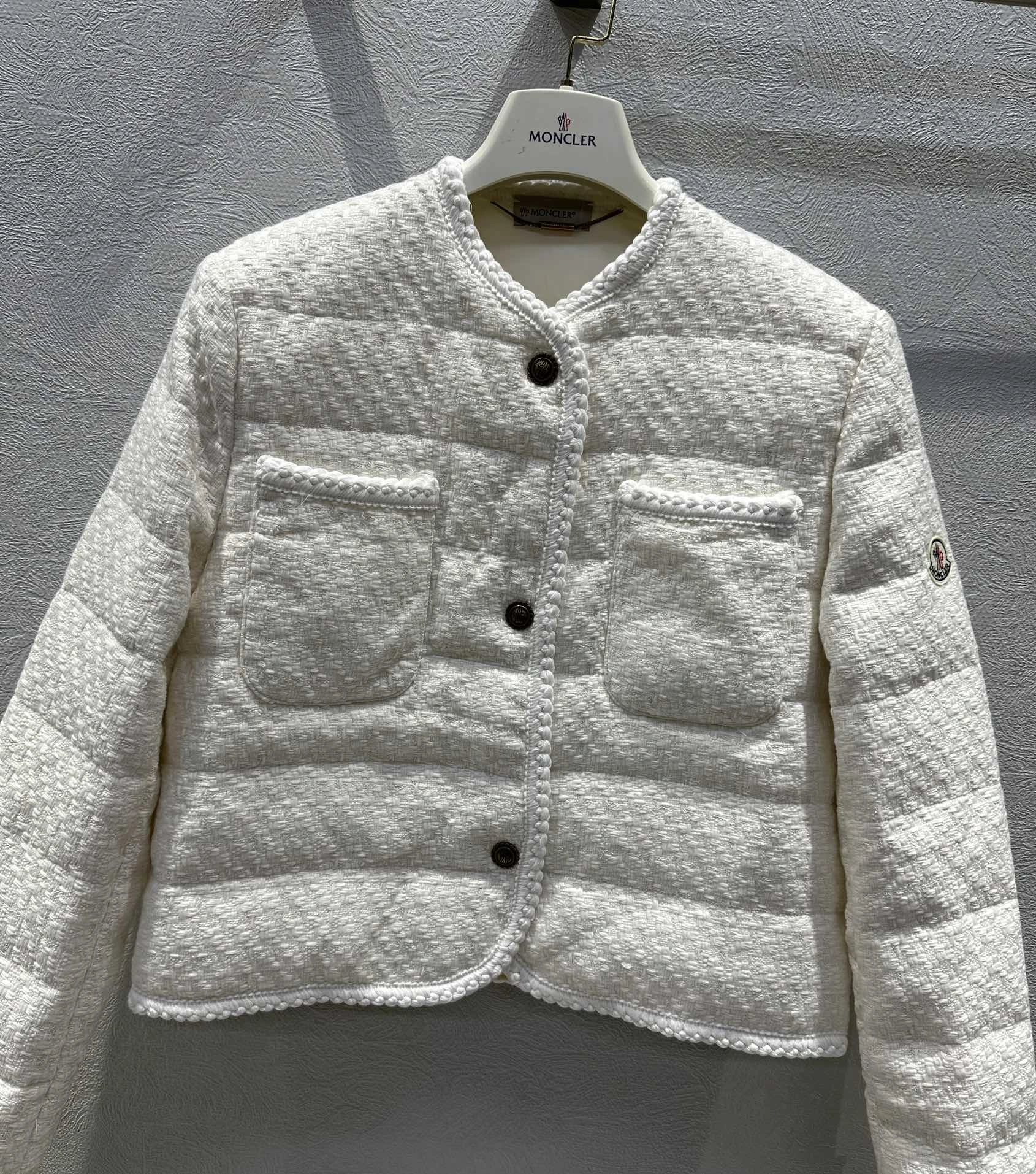 Effortless Moncler Down Jackets 146677