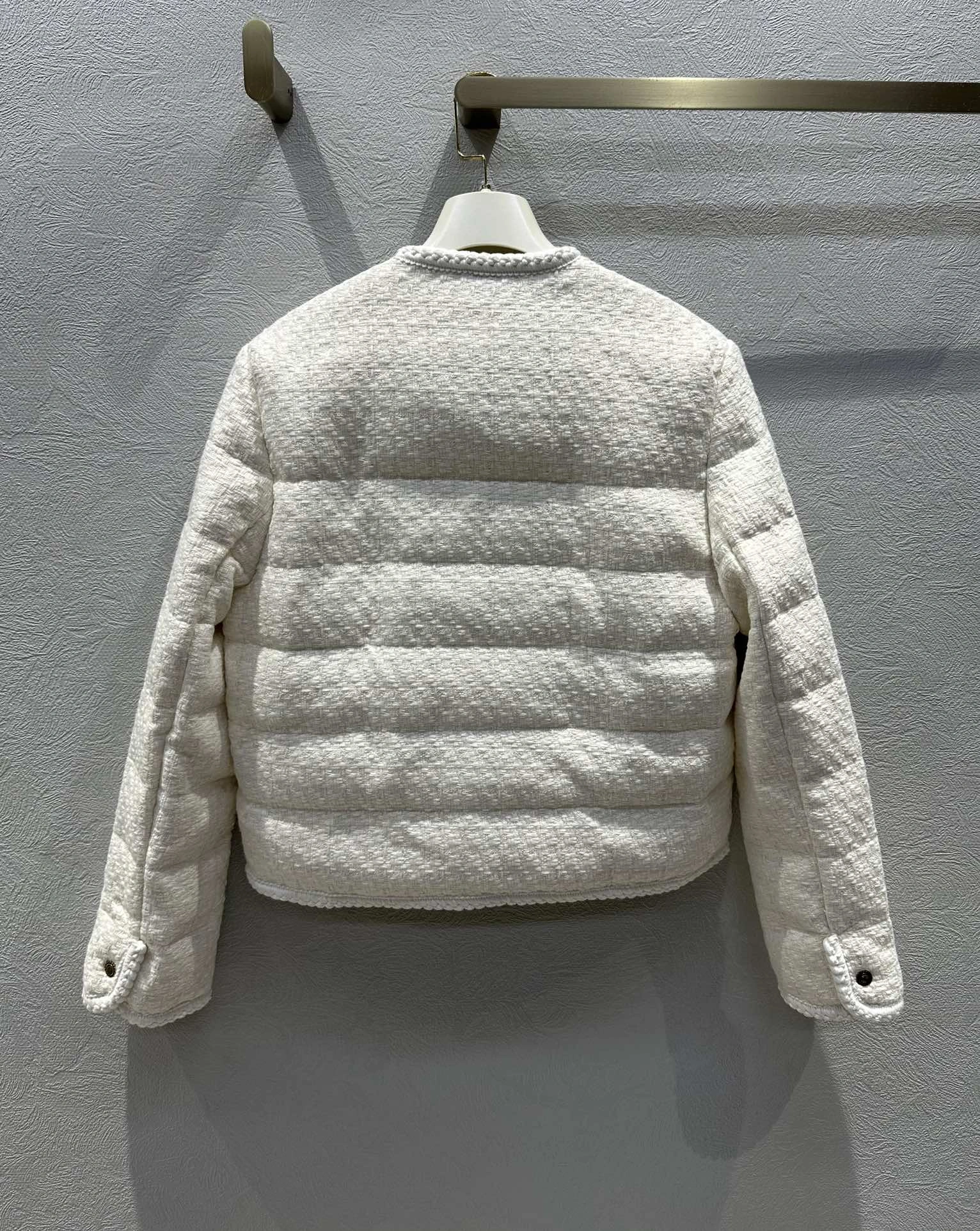 Effortless Moncler Down Jackets 146677
