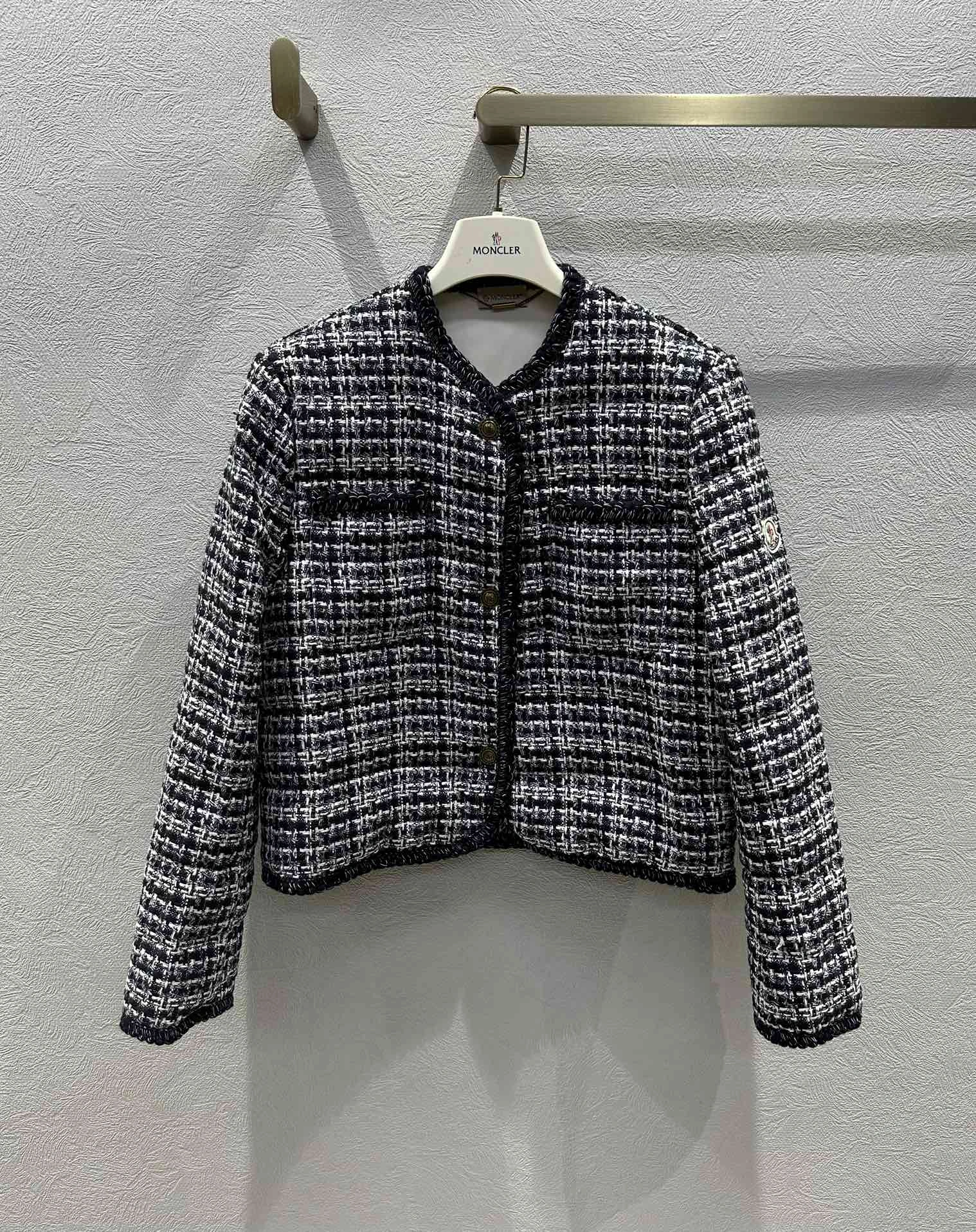 Durable Moncler Down Jackets 146670