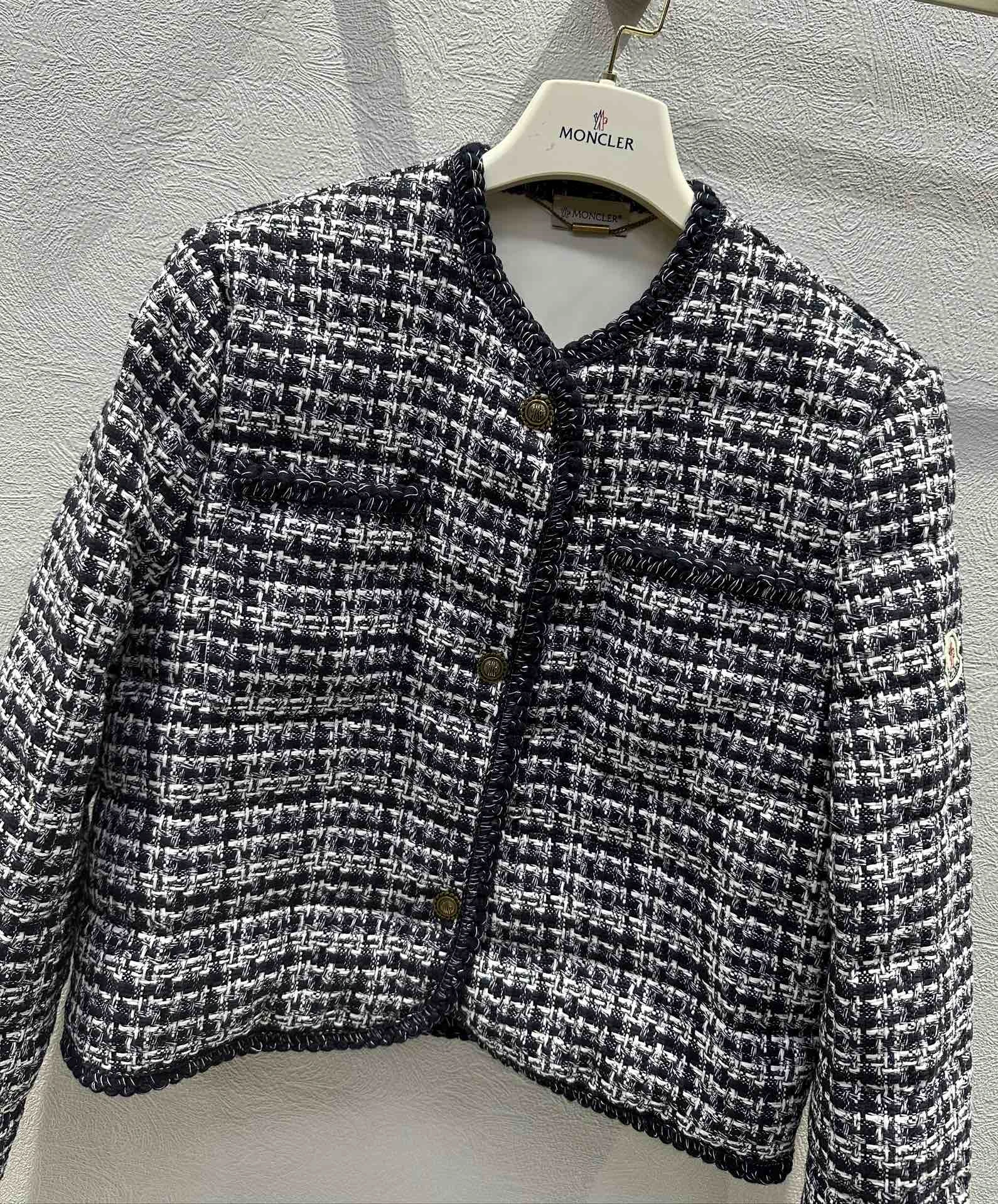 Durable Moncler Down Jackets 146670