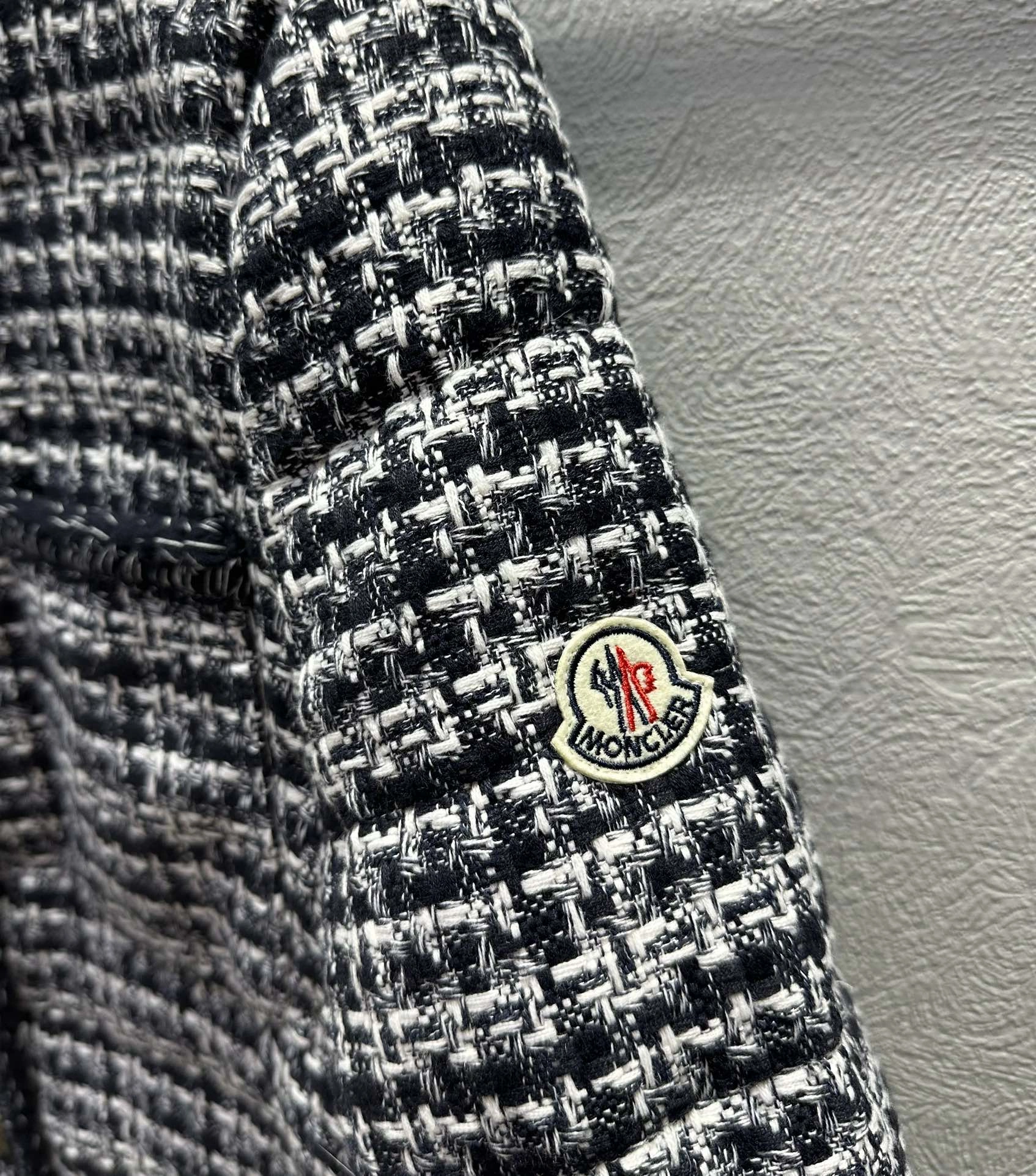 Durable Moncler Down Jackets 146670
