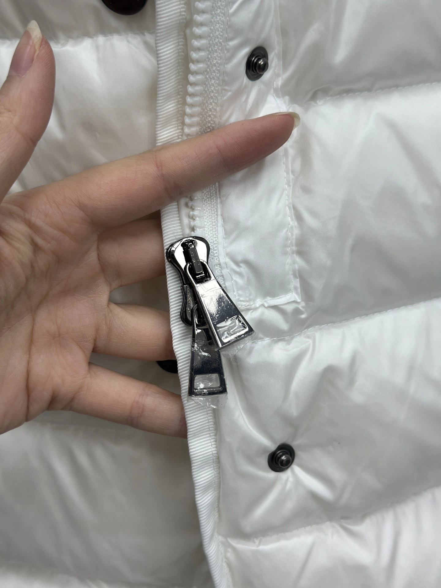 Moncler Down Jackets Unisex 146665
