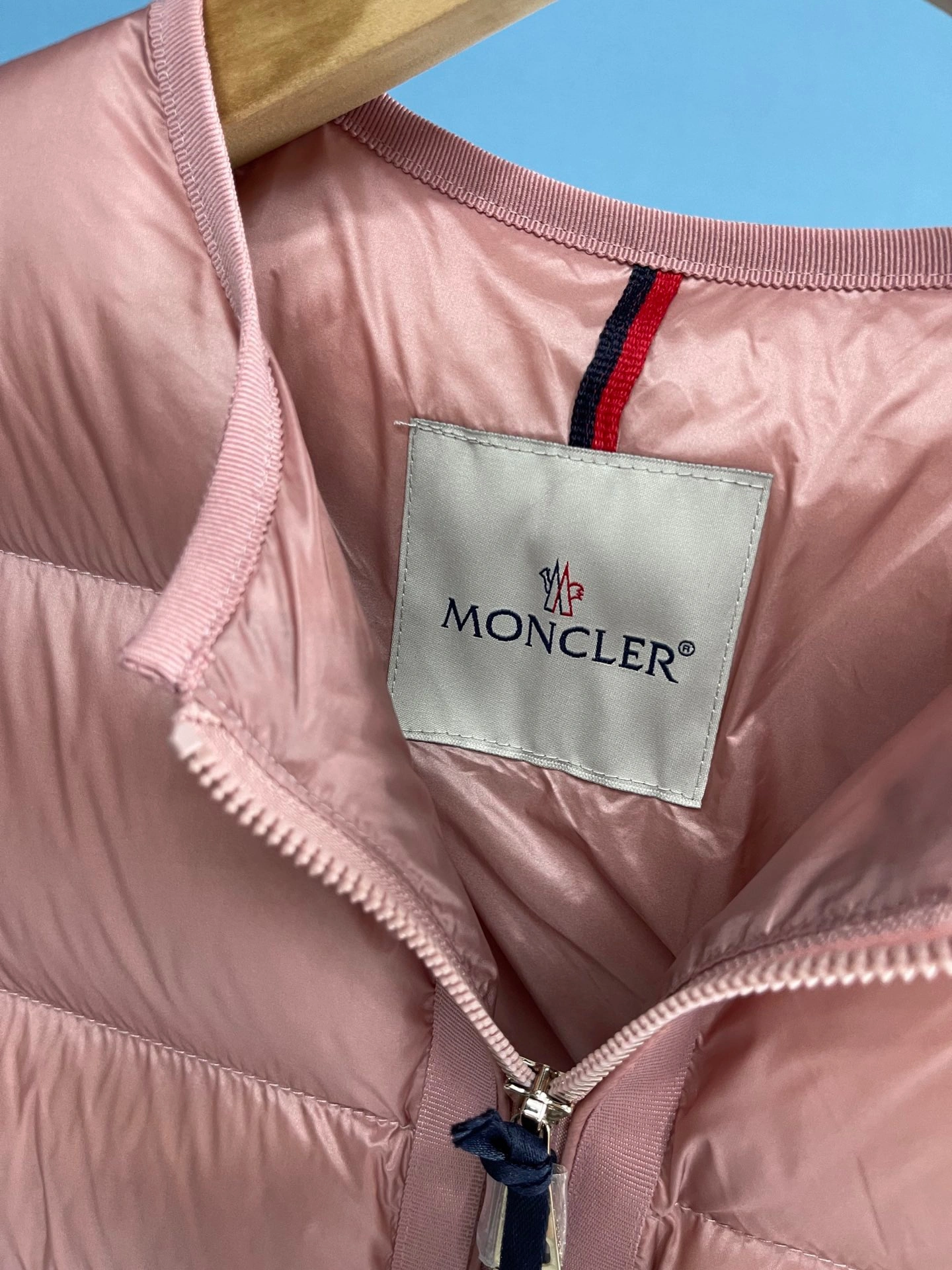 Moncler Down Jackets GoAnywhere 146674