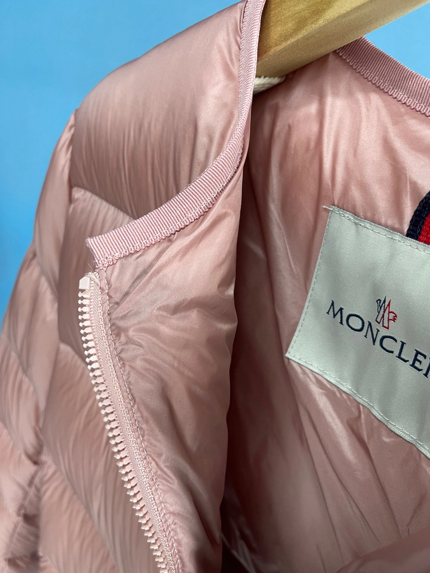 Moncler Down Jackets GoAnywhere 146674