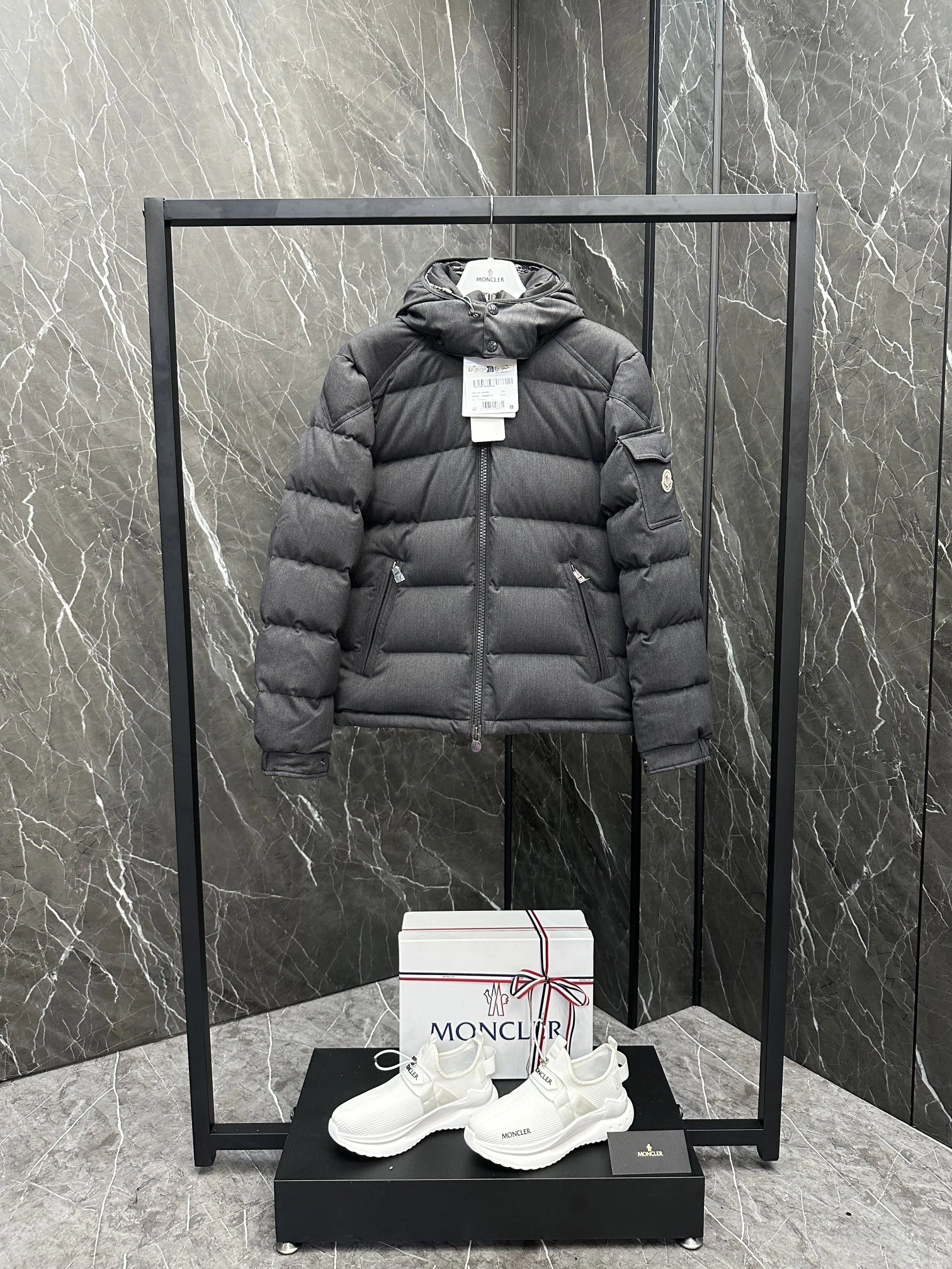Tailored Moncler Down Jackets 146671