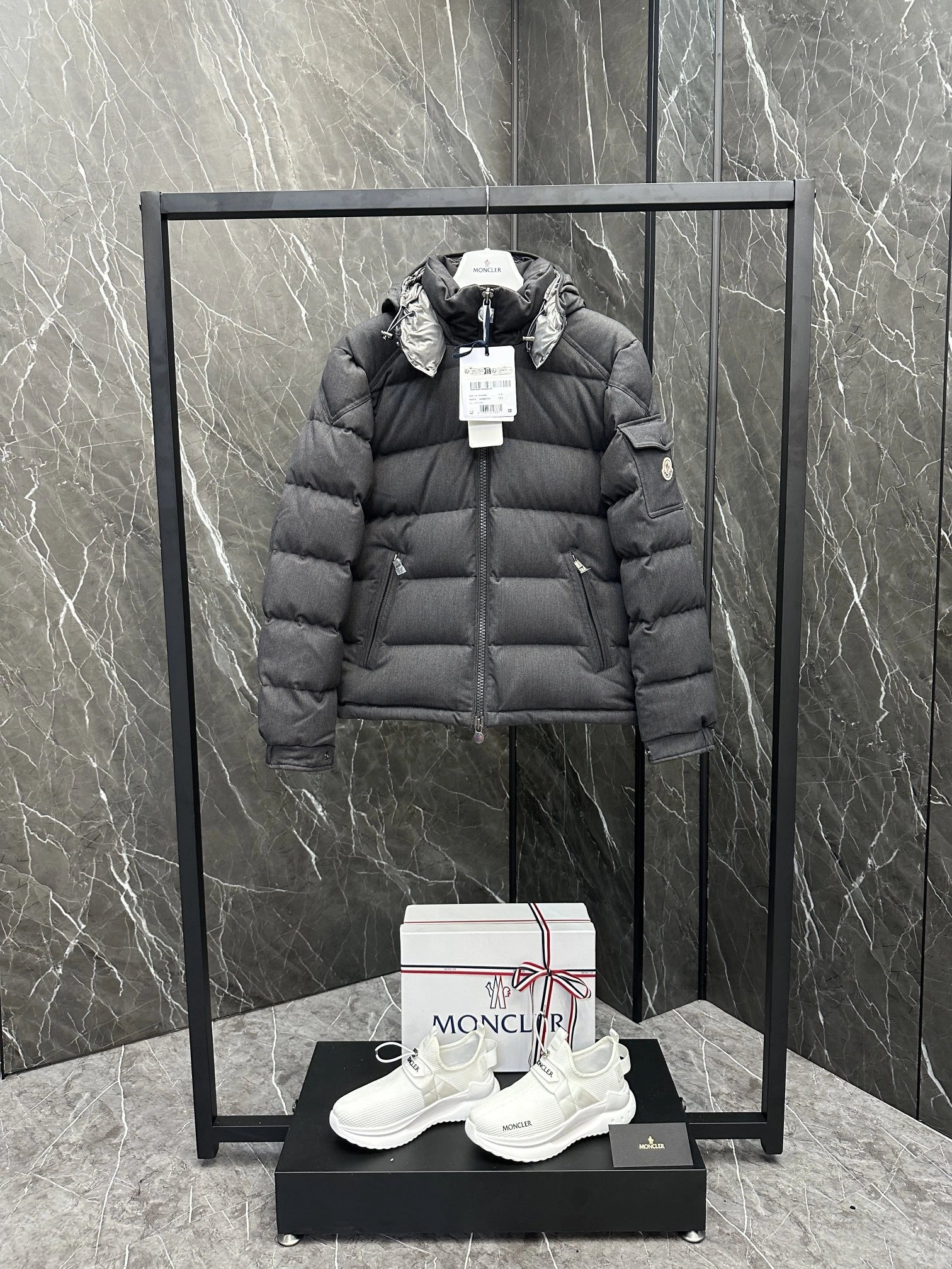 Tailored Moncler Down Jackets 146671