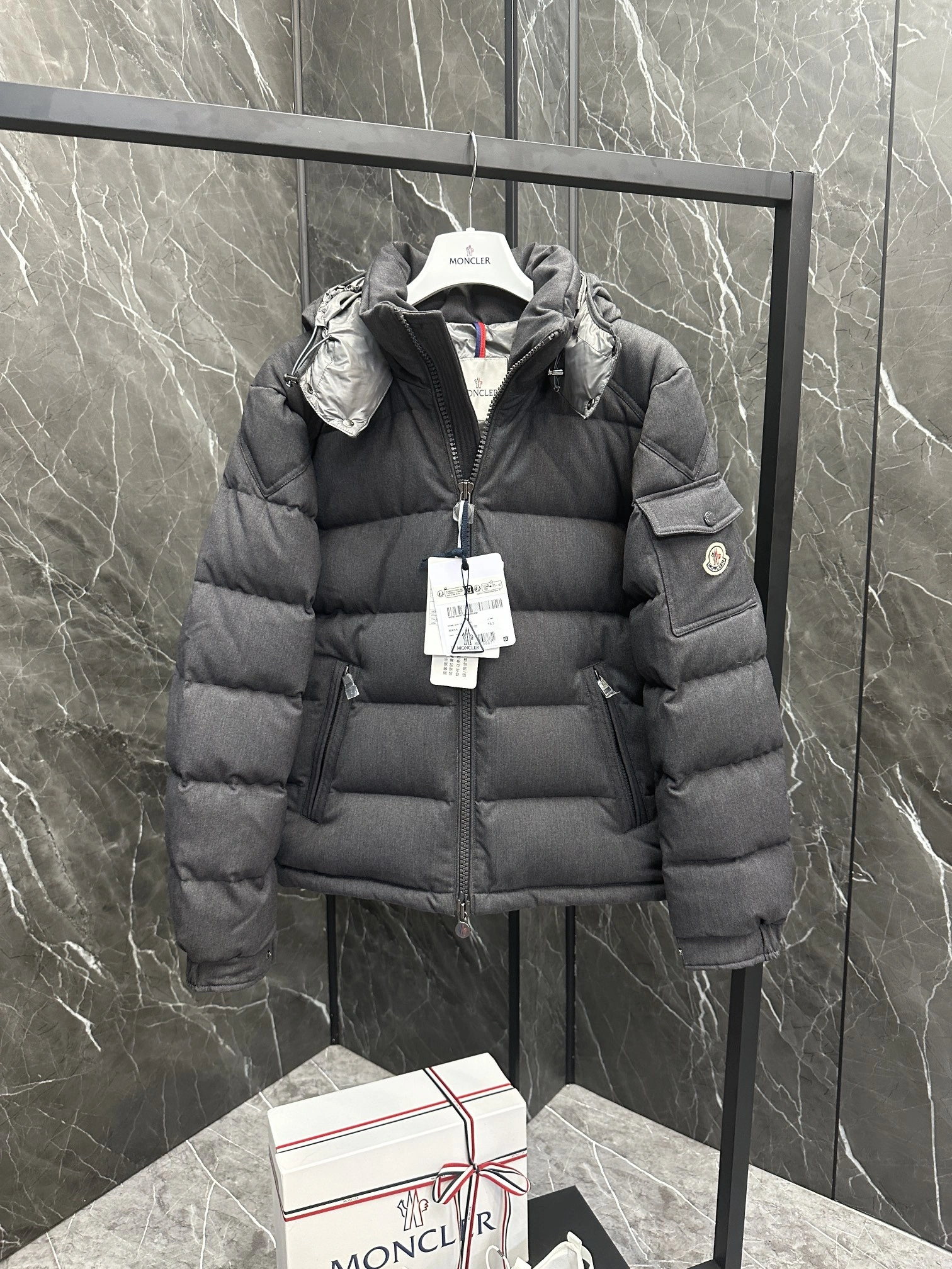 Tailored Moncler Down Jackets 146671