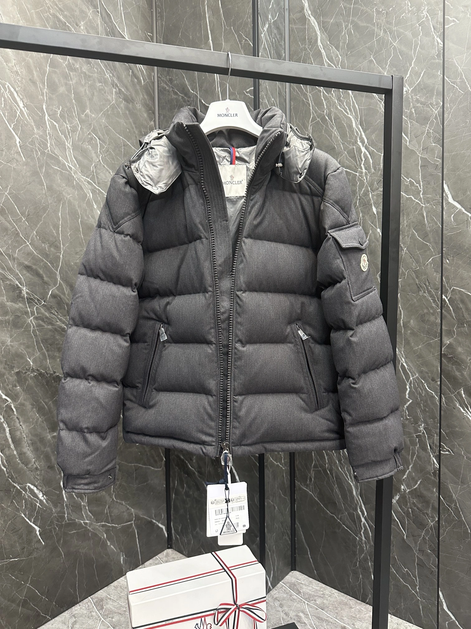 Tailored Moncler Down Jackets 146671