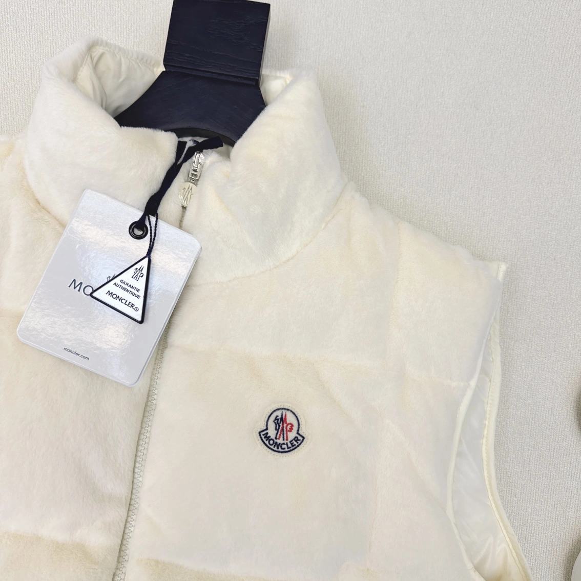 Moncler Down Jackets EasyCare 146673