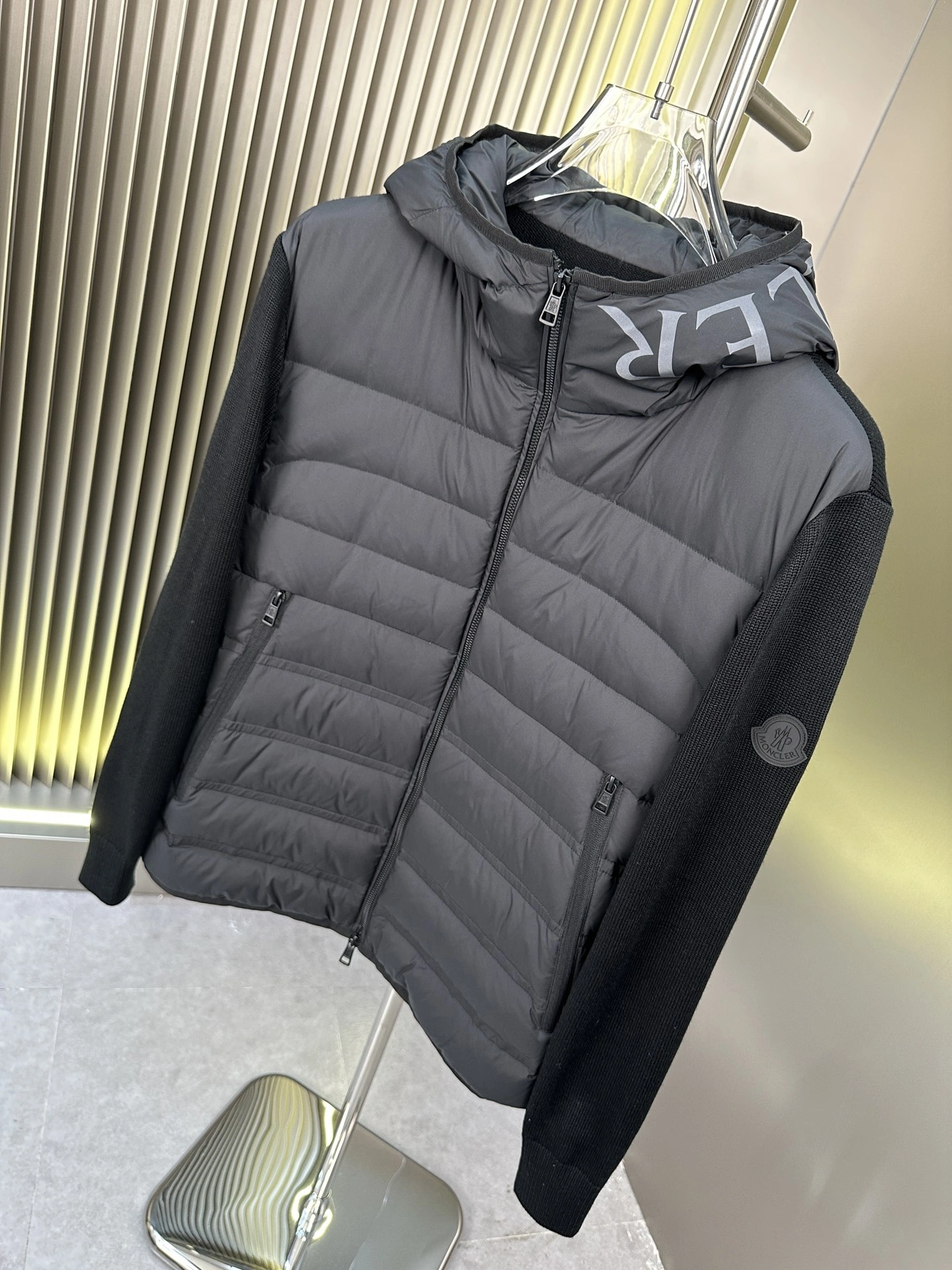 Original Moncler Down Jackets 146672