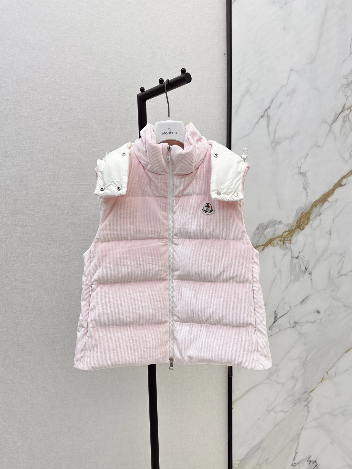 Moncler Down Jackets Minimalist 146622