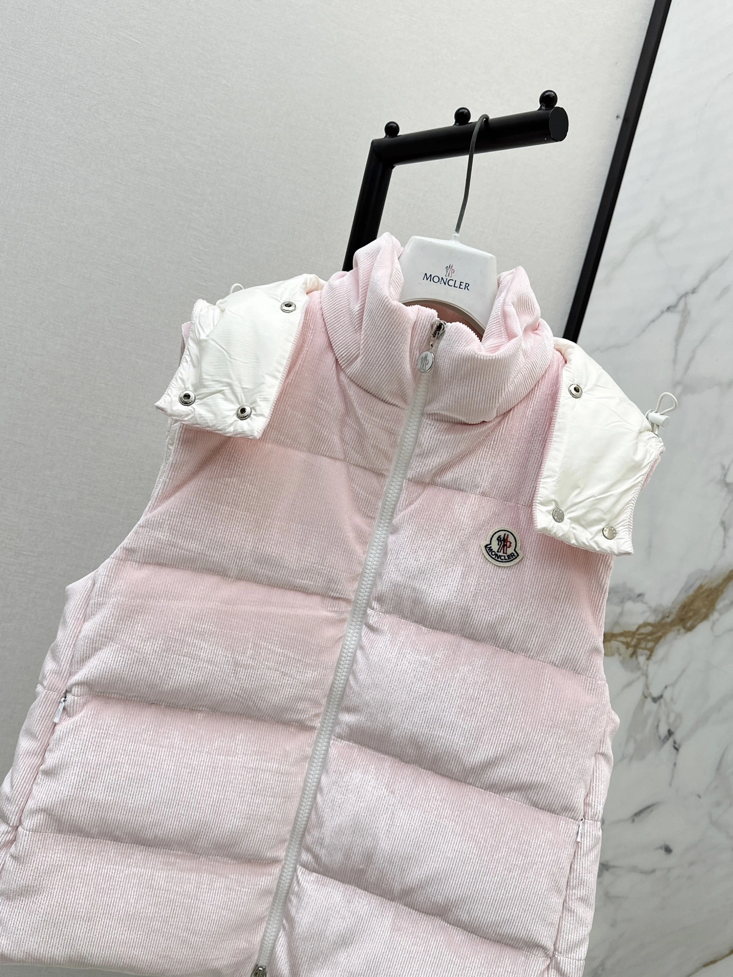 Moncler Down Jackets Minimalist 146622