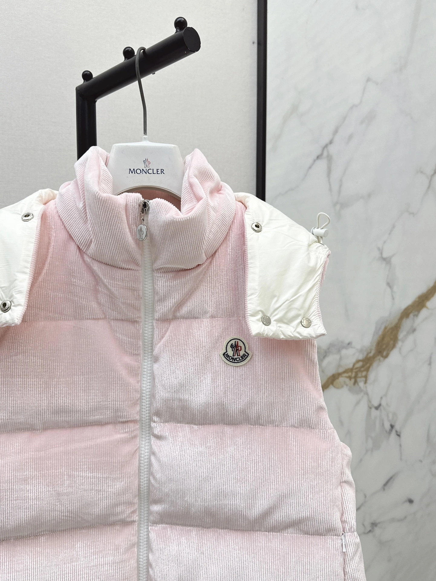 Moncler Down Jackets Minimalist 146622