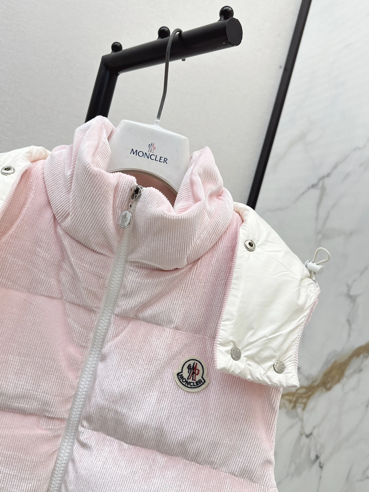 Moncler Down Jackets Minimalist 146622