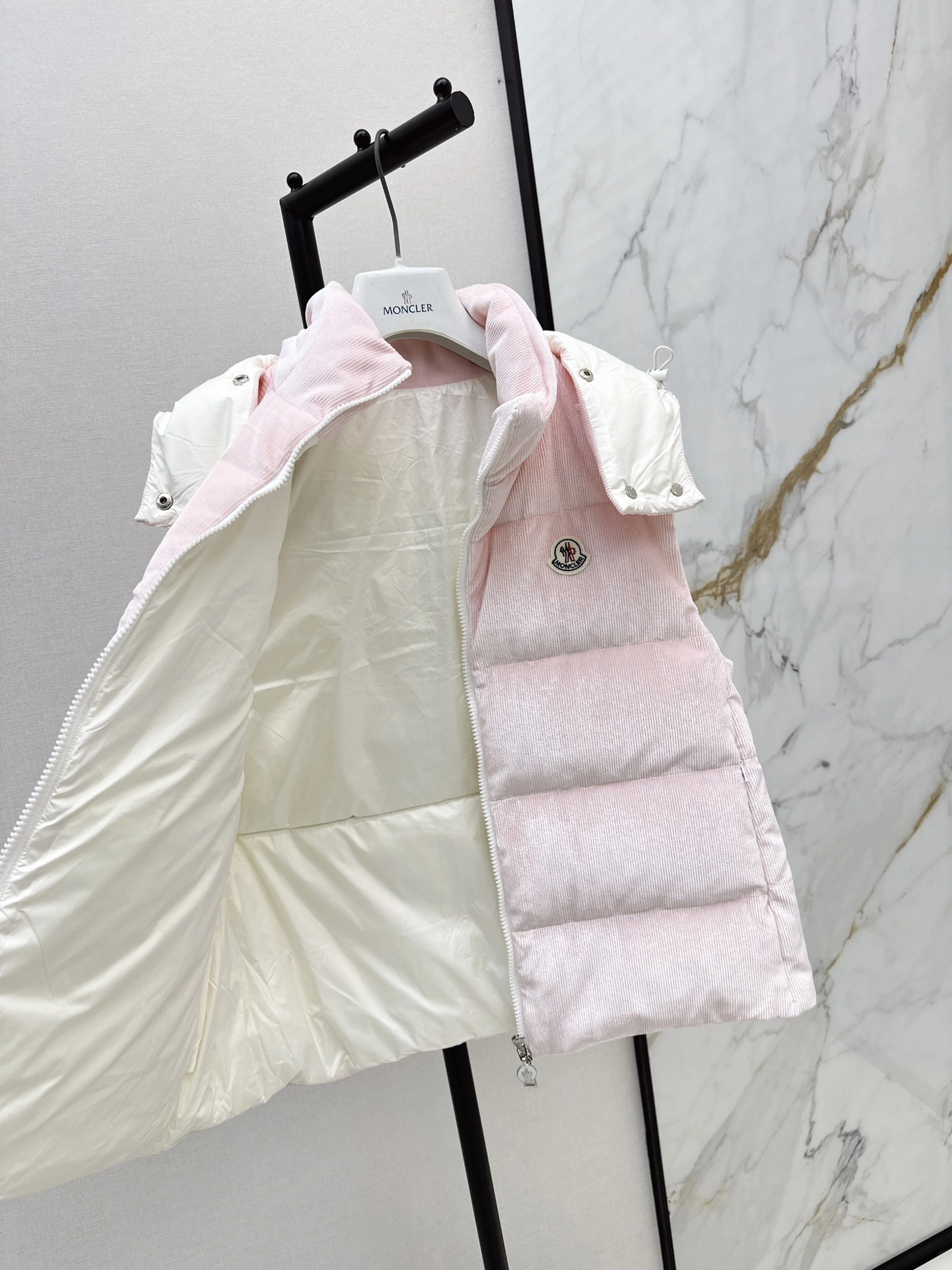 Moncler Down Jackets Minimalist 146622