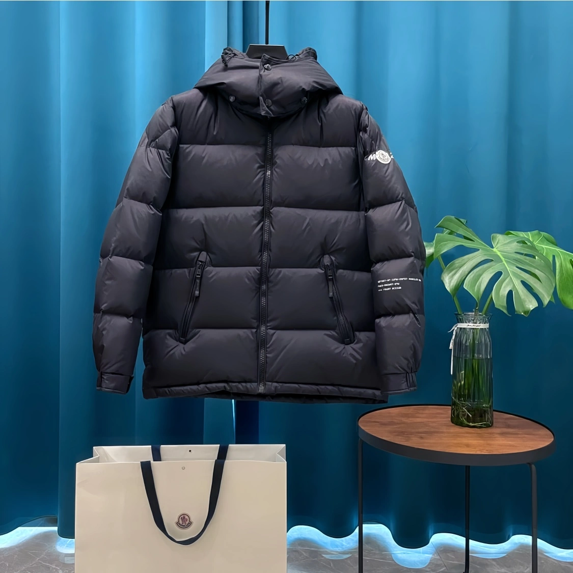Casual Moncler Down Jackets 146626