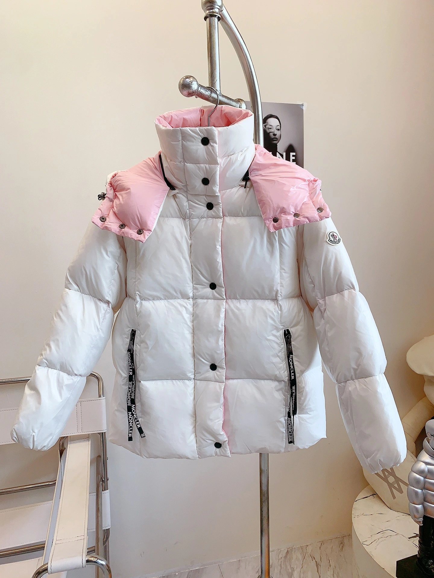 Moncler Down Jackets Modern 146635