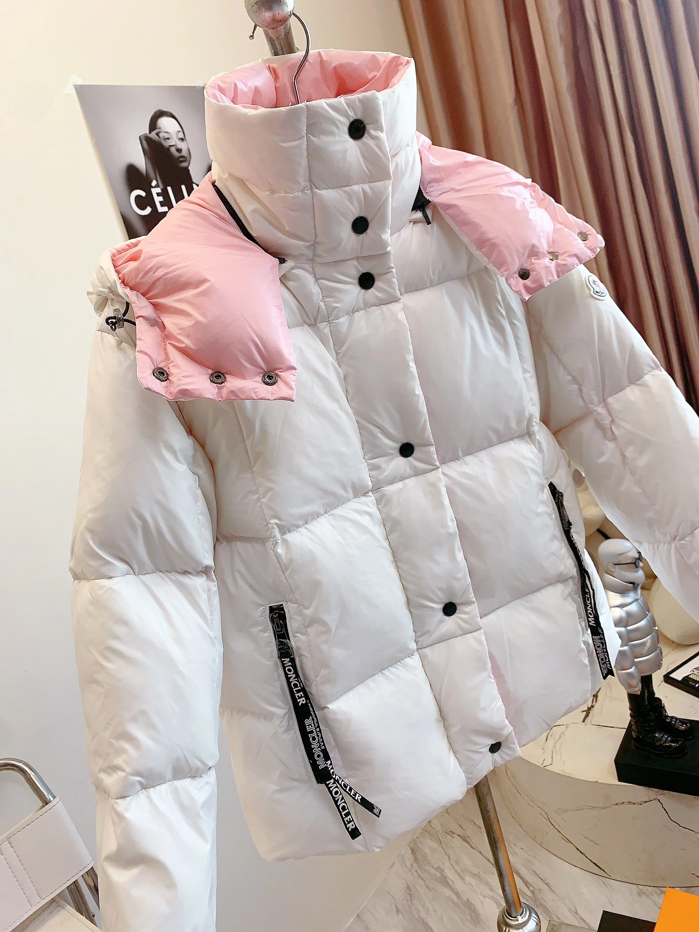 Moncler Down Jackets Modern 146635