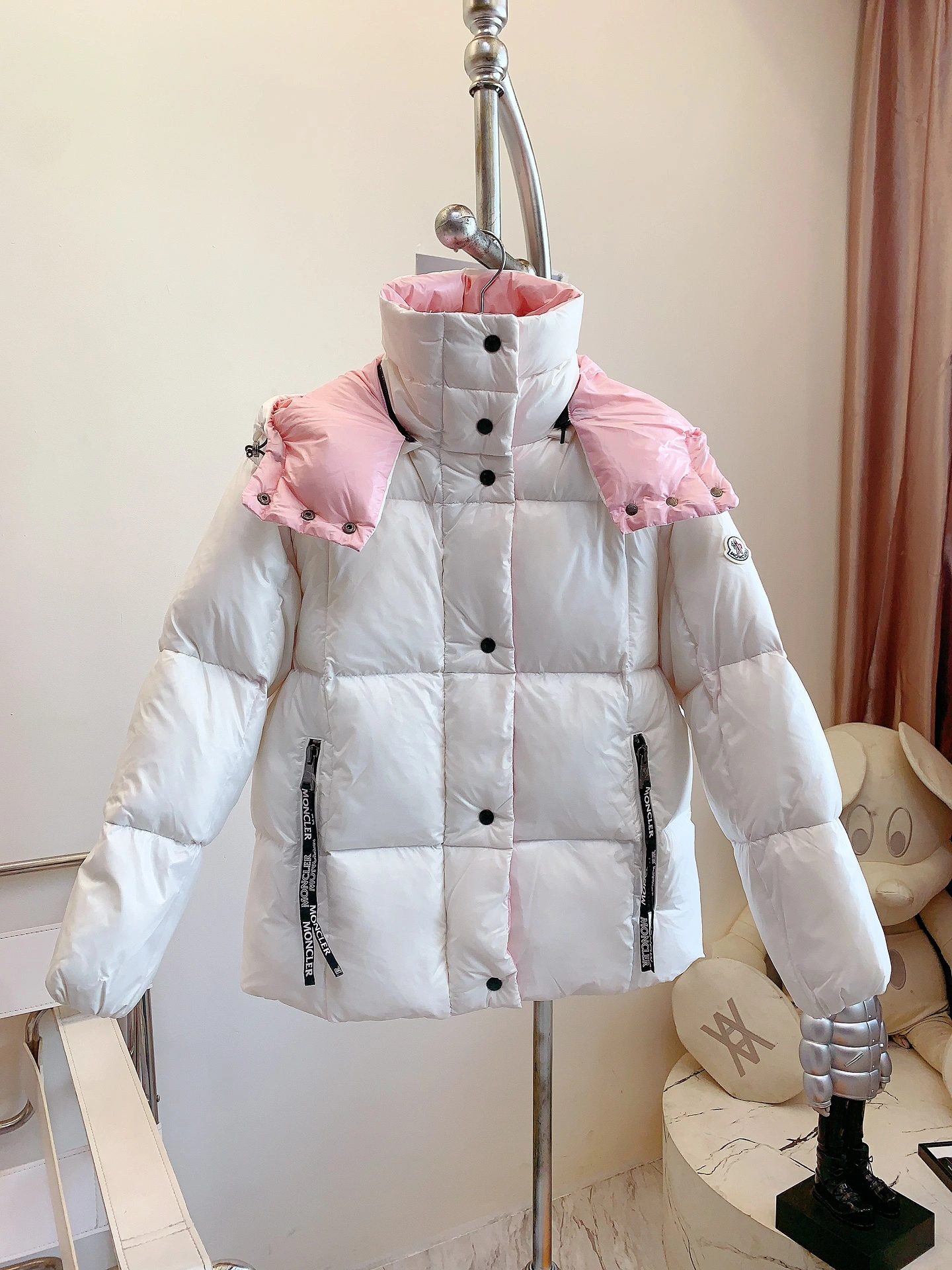 Moncler Down Jackets Modern 146635