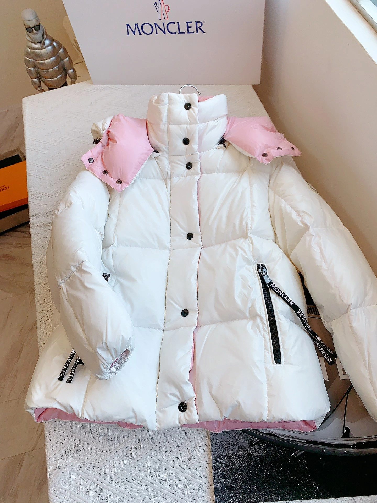 Moncler Down Jackets Attractive 146687