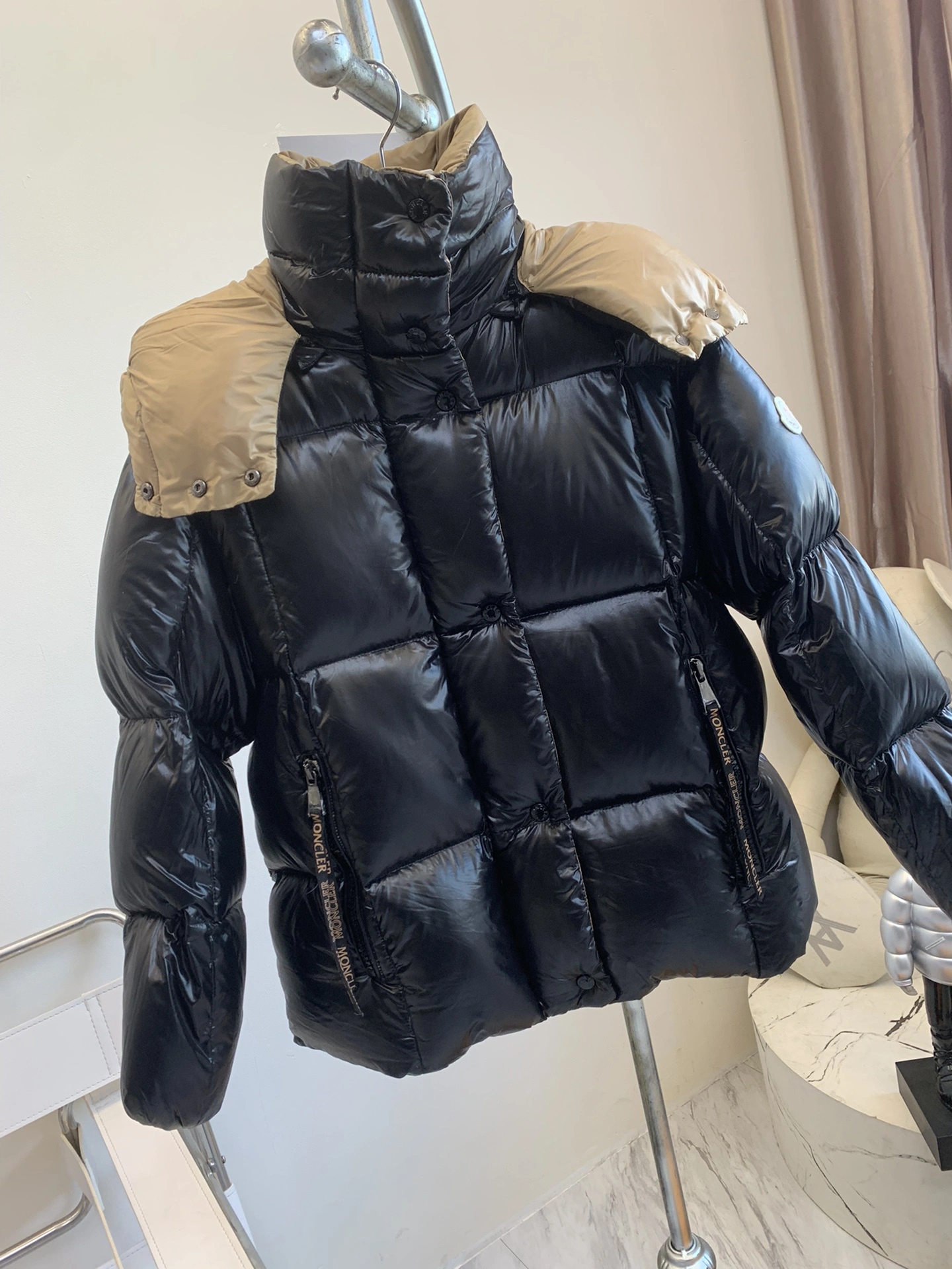 Moncler Down Jackets Bold 146634