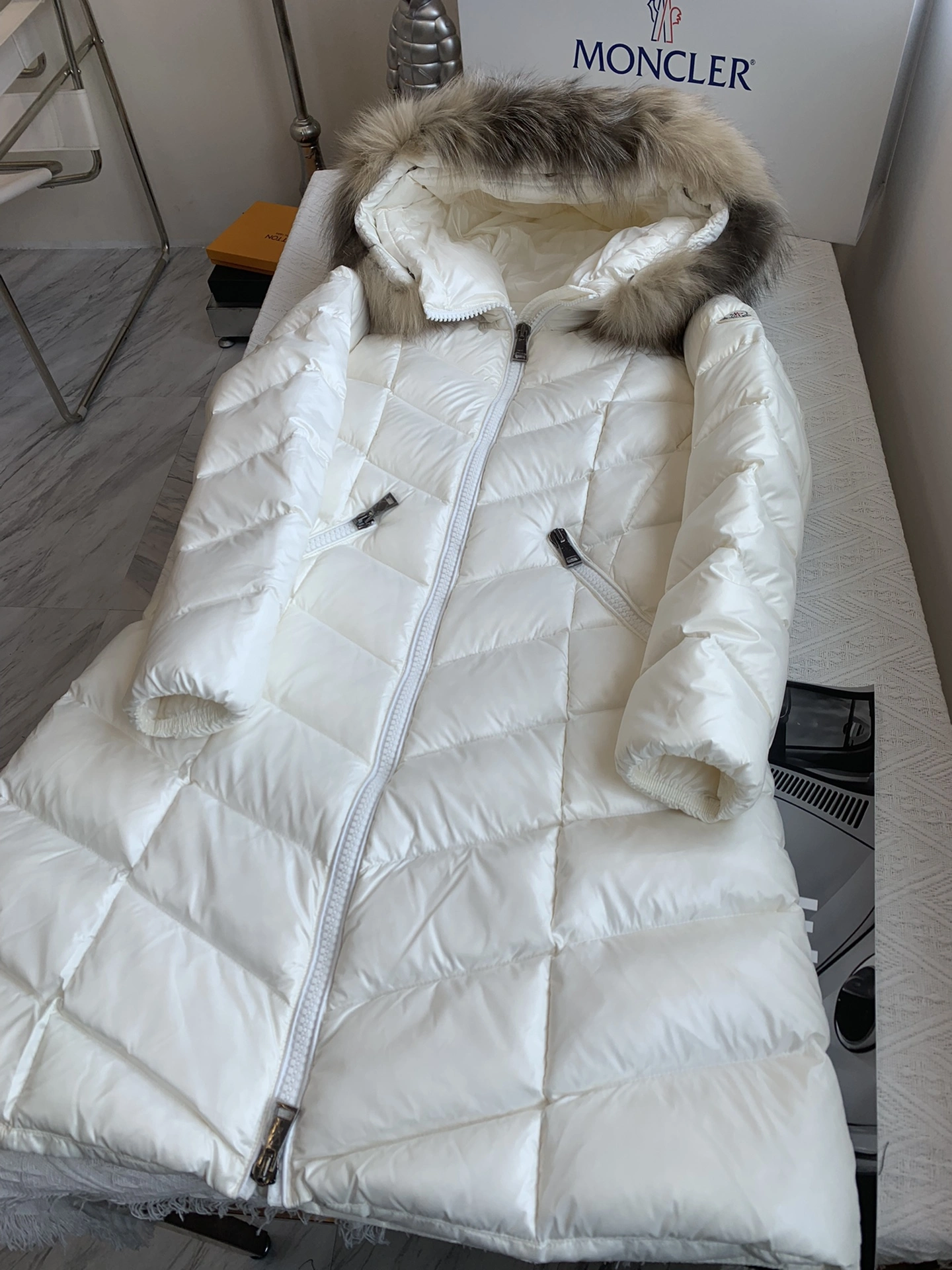 Moncler Down Jackets Durable 146621