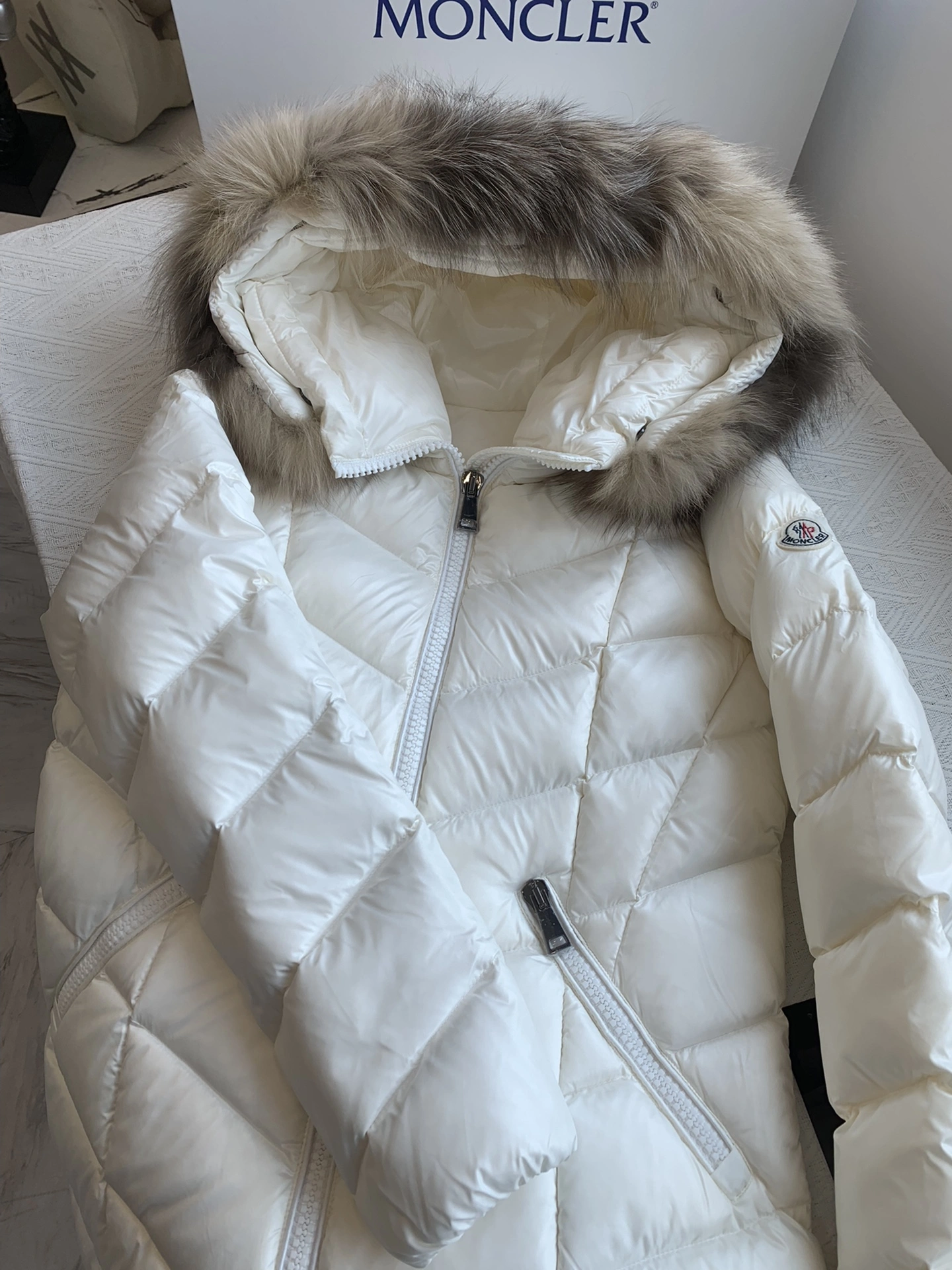 Moncler Down Jackets Durable 146621