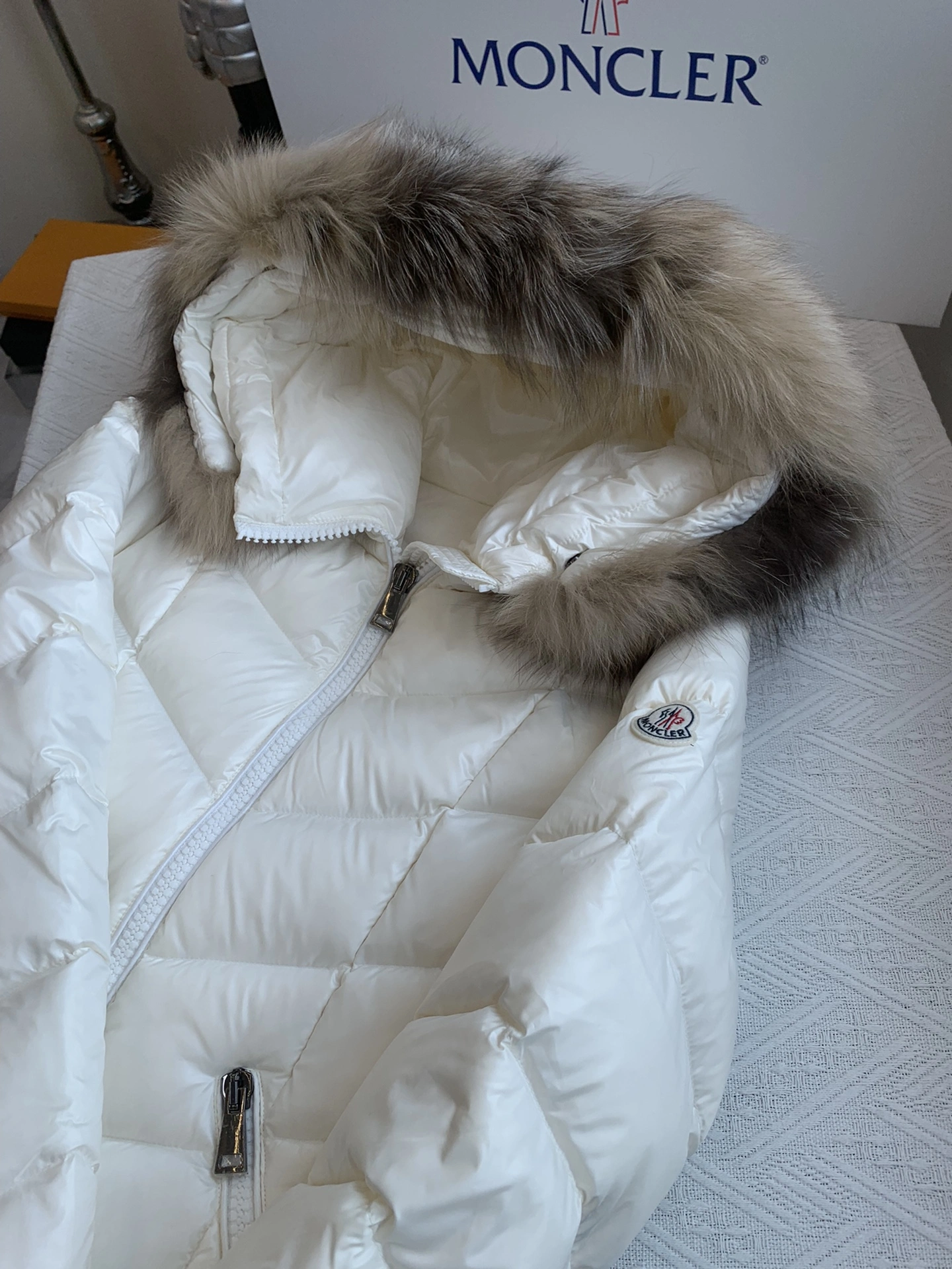 Moncler Down Jackets Durable 146621