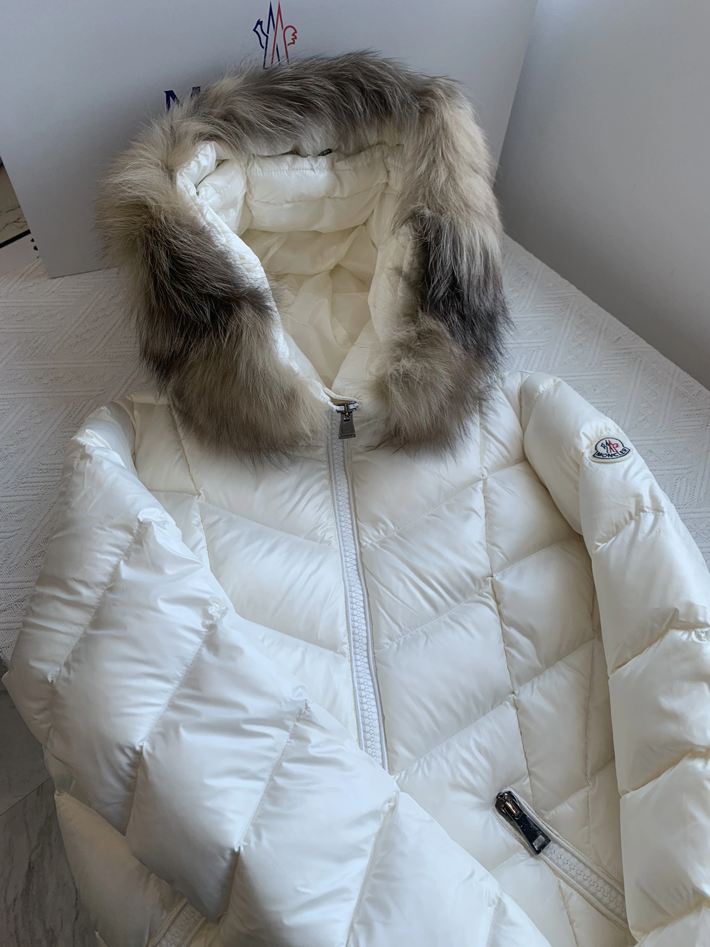 Moncler Down Jackets Durable 146621