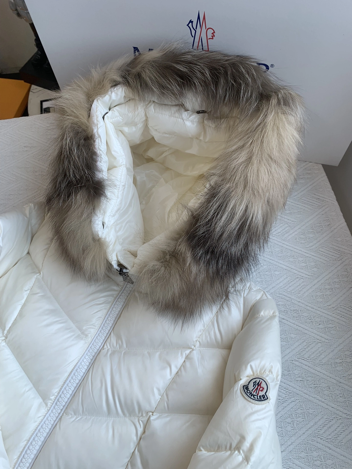 Moncler Down Jackets Durable 146621