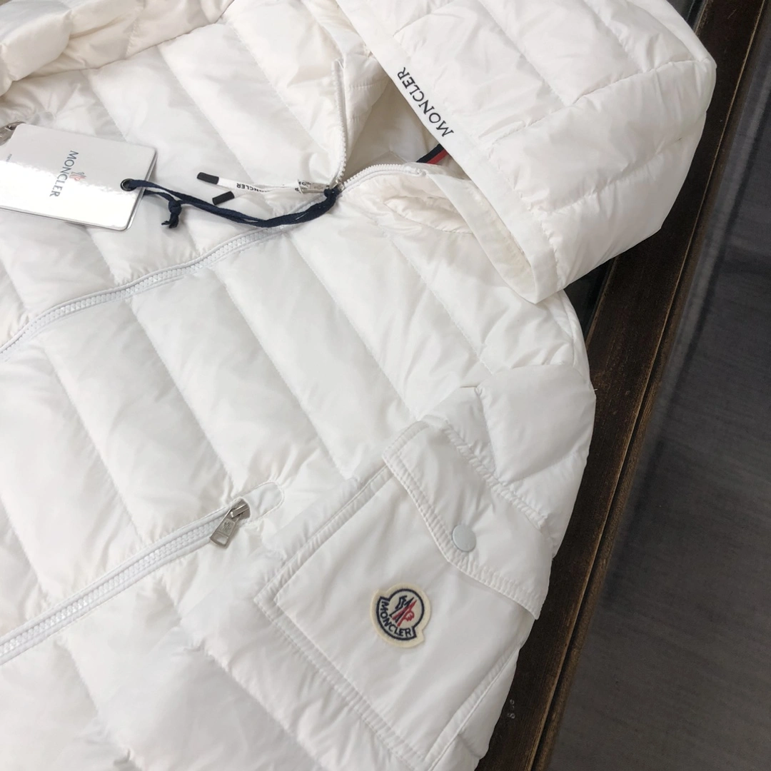 Durable Moncler Down Jackets 146610