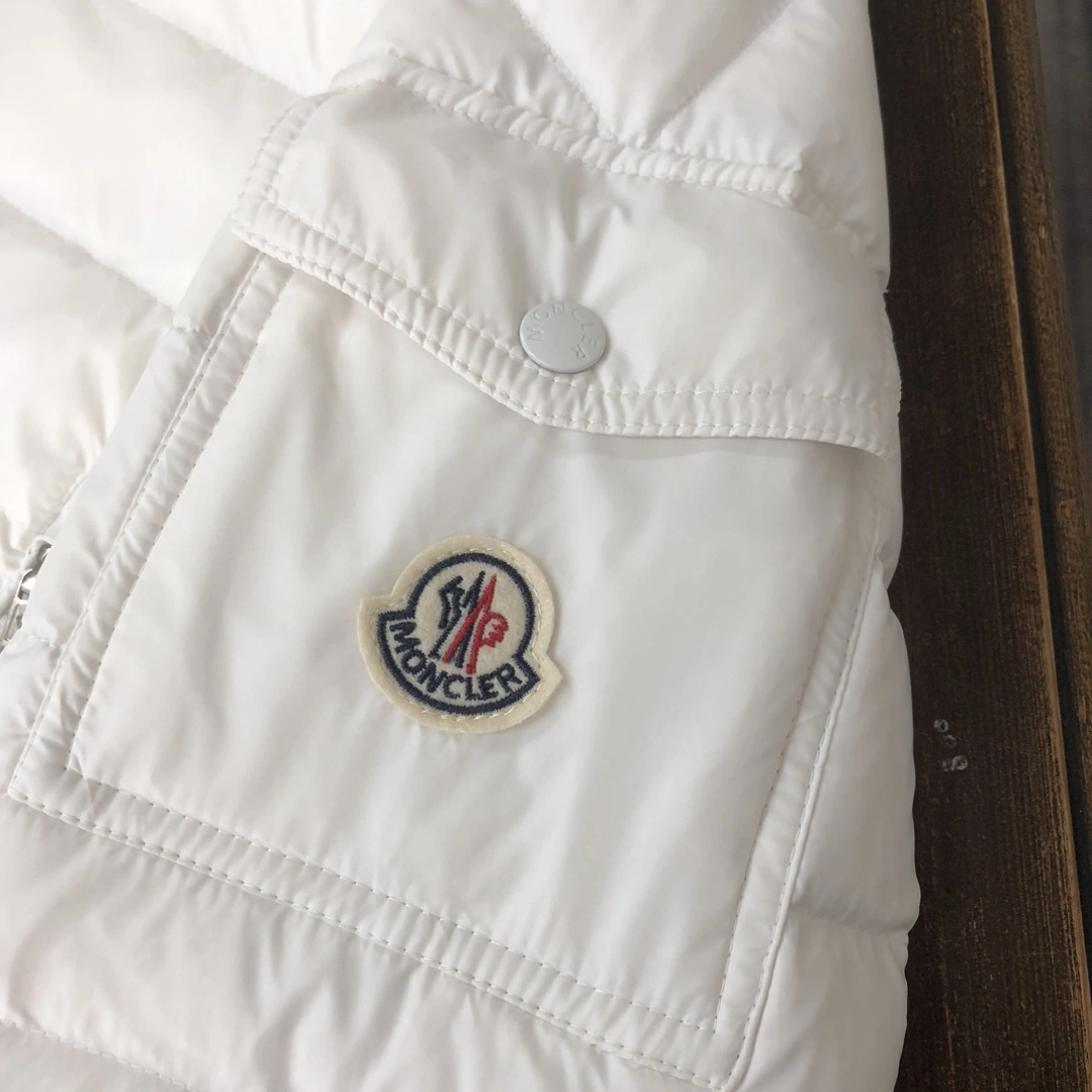 Durable Moncler Down Jackets 146610