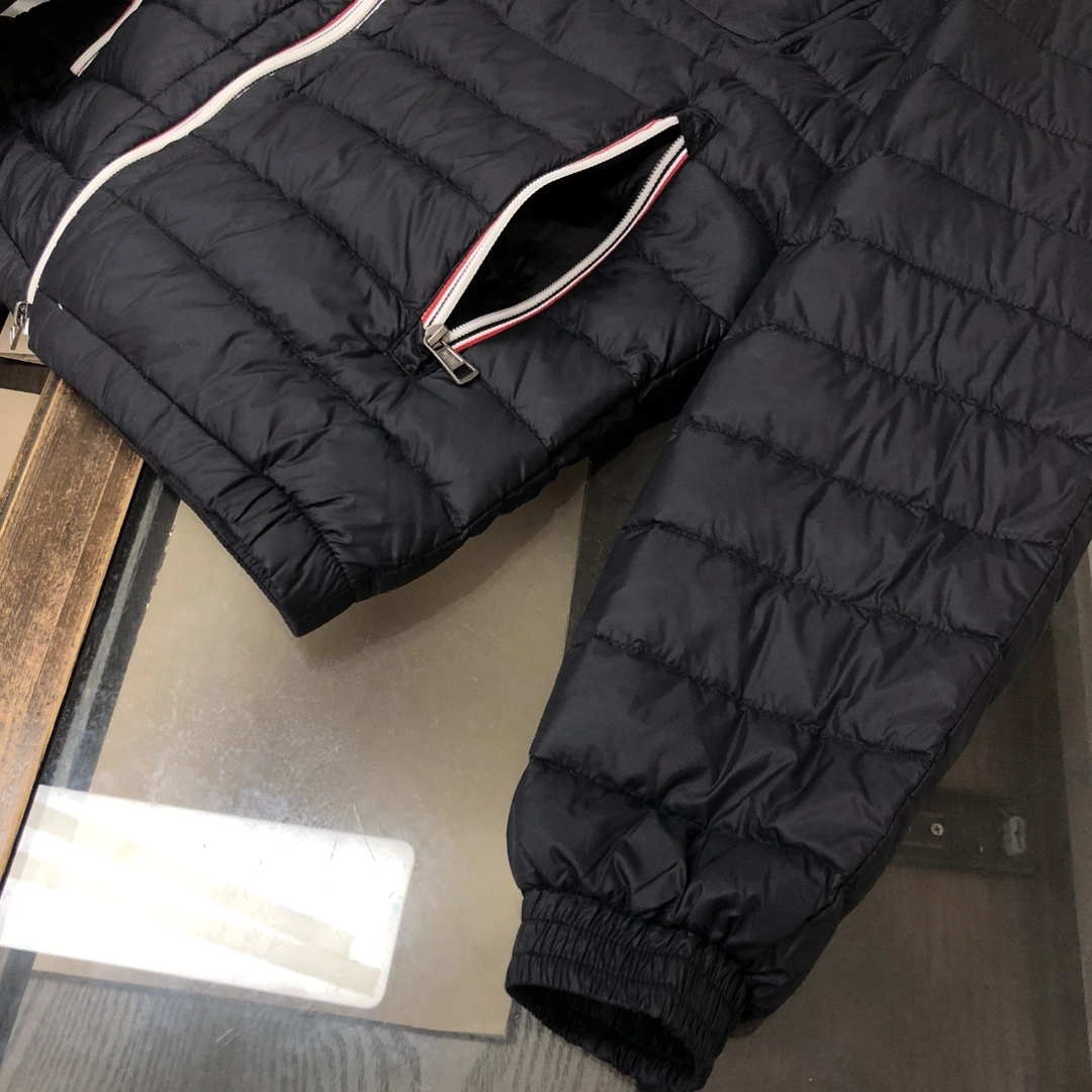 Moncler Down Jackets Vibrant 146598