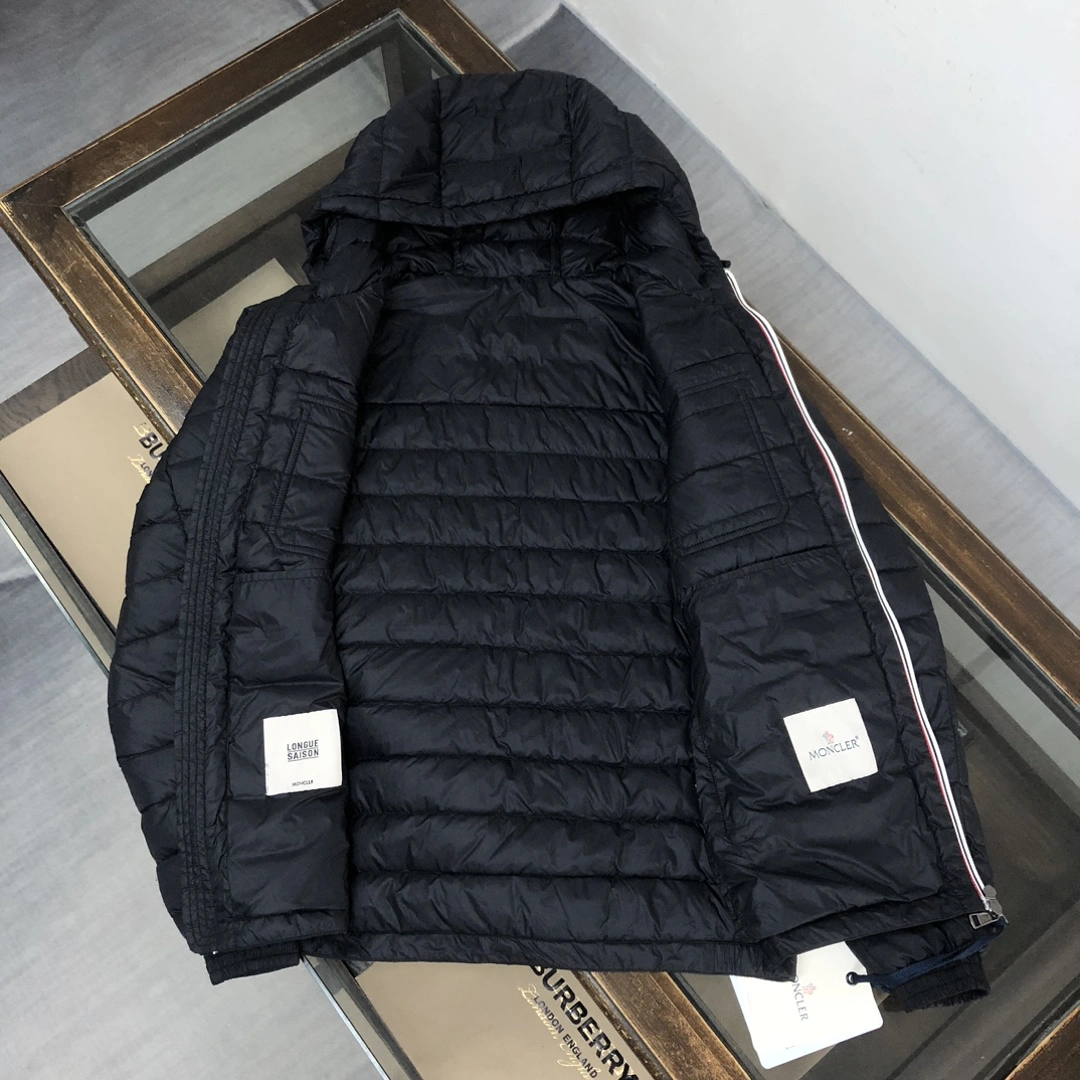 Moncler Down Jackets Vibrant 146598