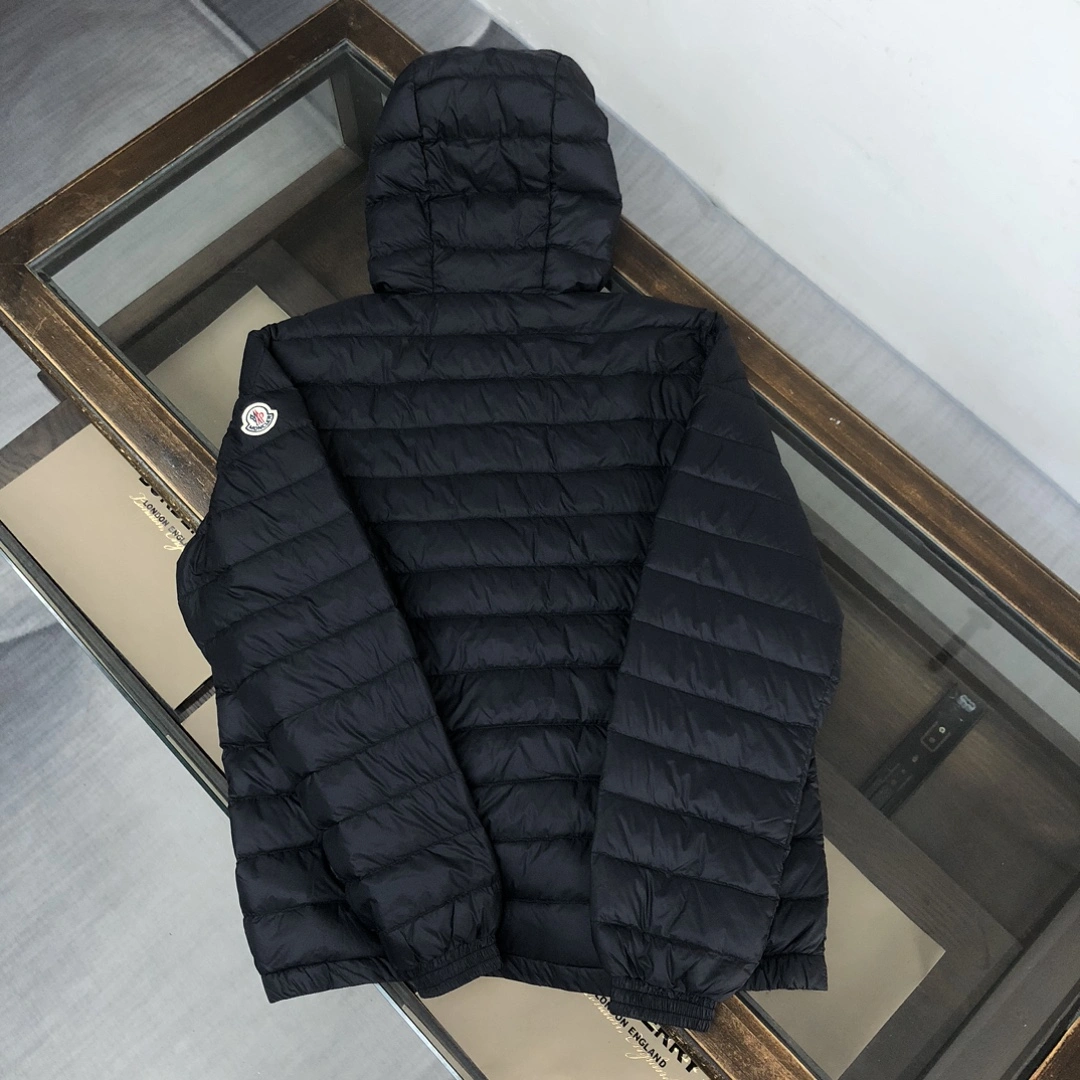 Moncler Down Jackets Vibrant 146598