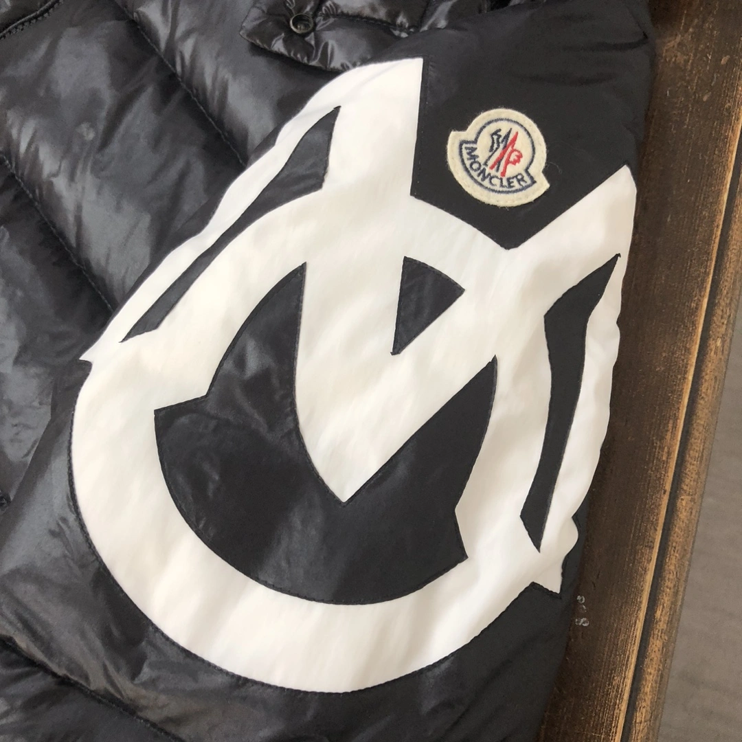 Moncler Down Jackets Minimalist 146597