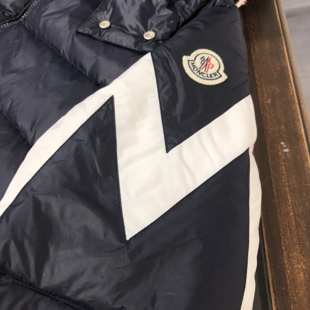Moncler Down Jackets HighQuality 146600