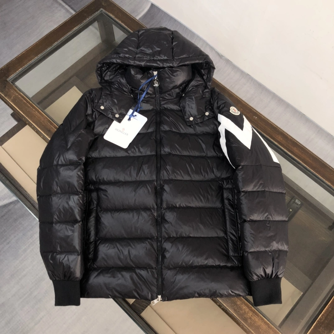 Moncler Down Jackets EyeCatching 146586