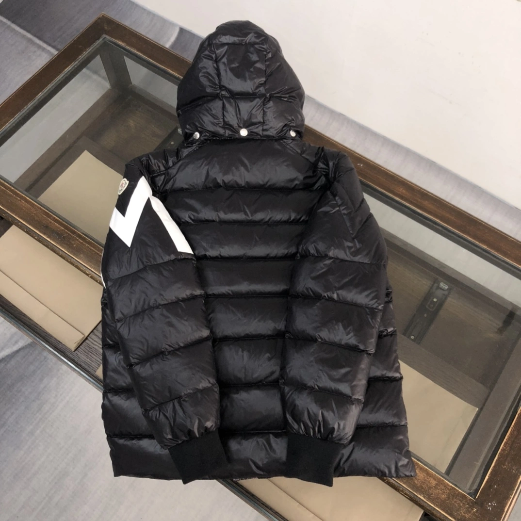 Moncler Down Jackets EyeCatching 146586