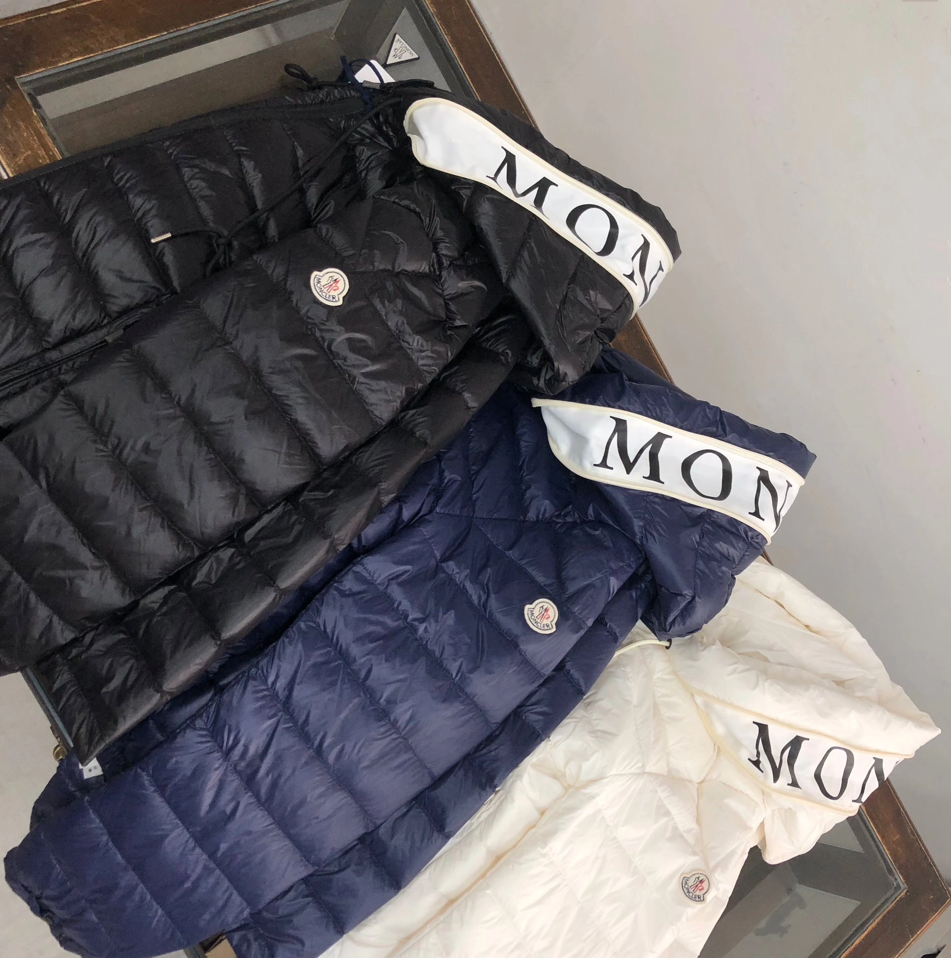 Moncler Down Jackets EyeCatching 146585