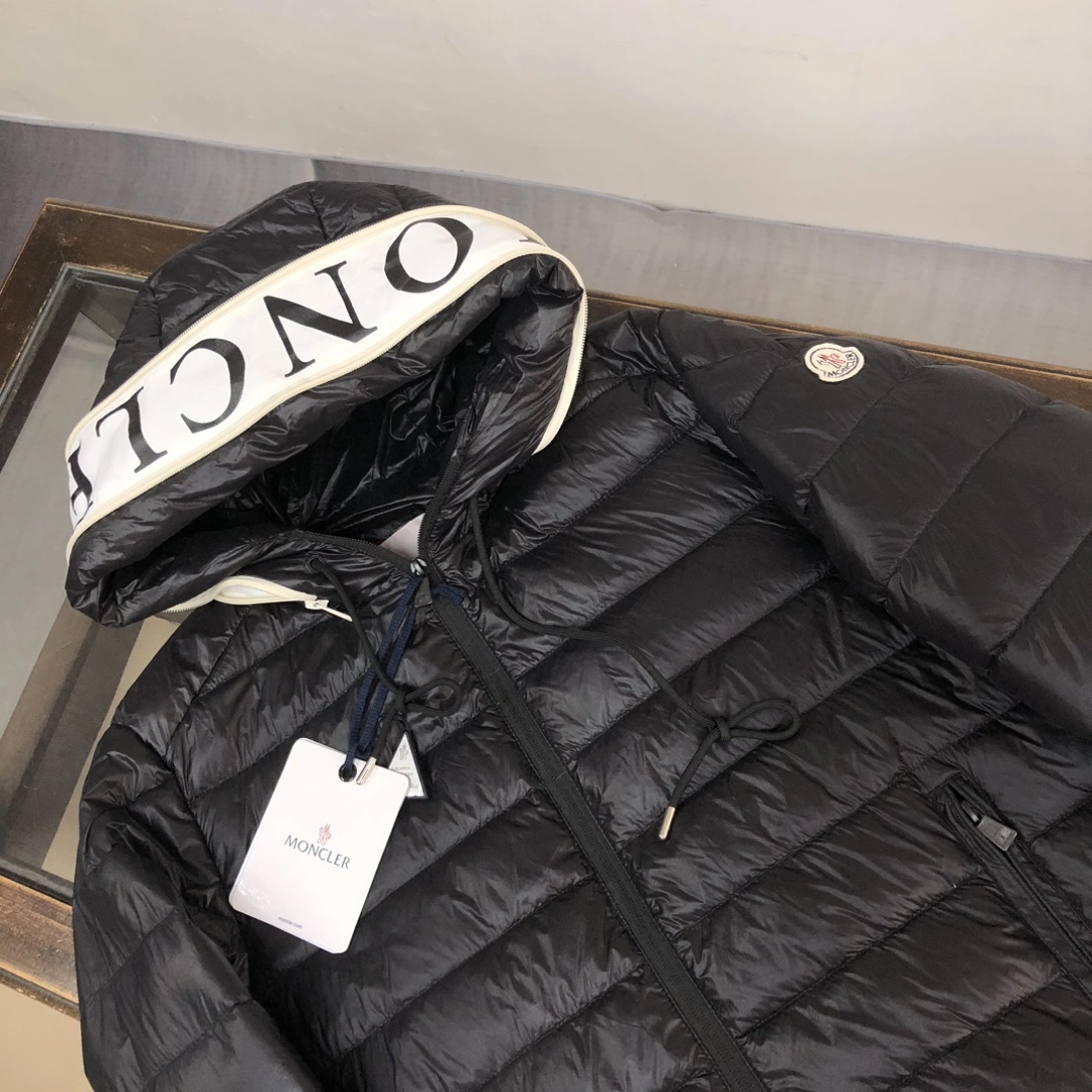 Moncler Down Jackets EyeCatching 146585
