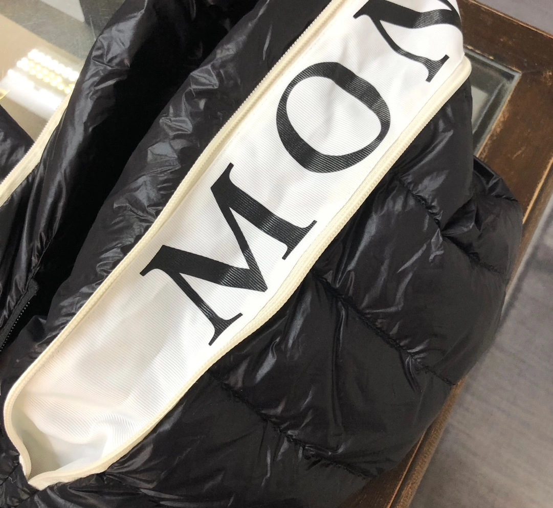 Moncler Down Jackets EyeCatching 146585