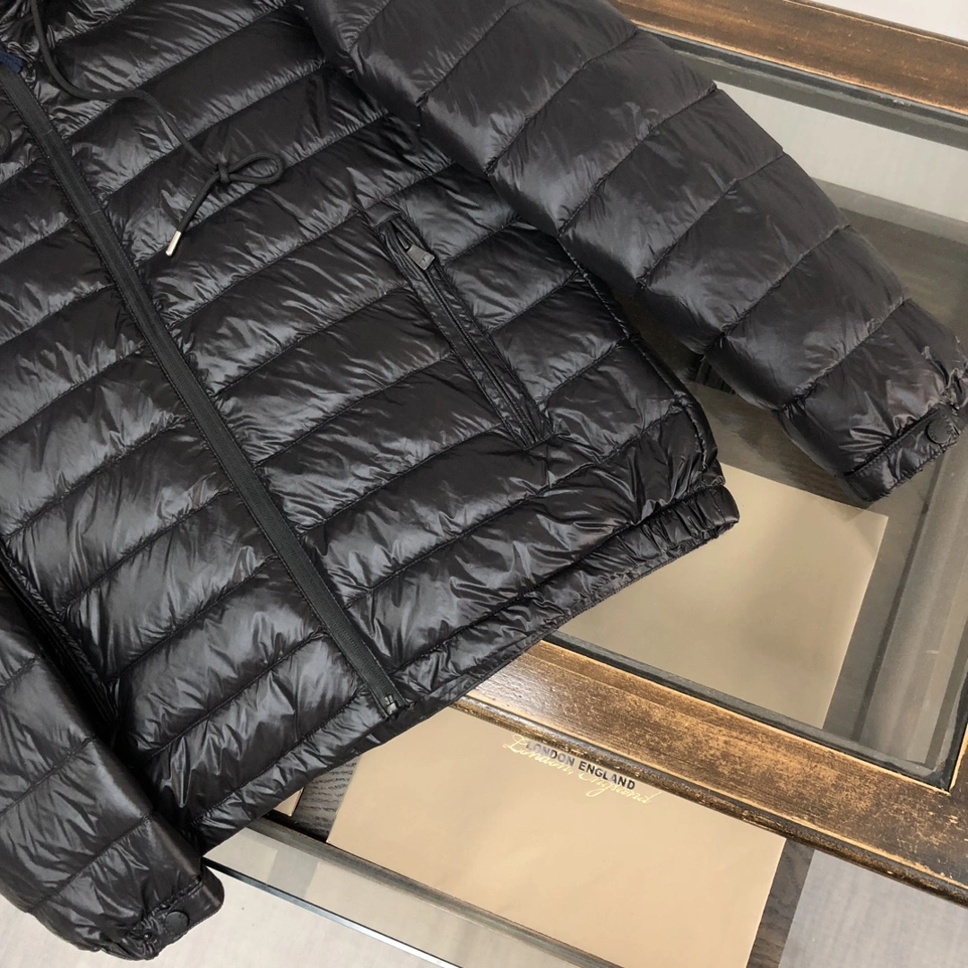Moncler Down Jackets EyeCatching 146585