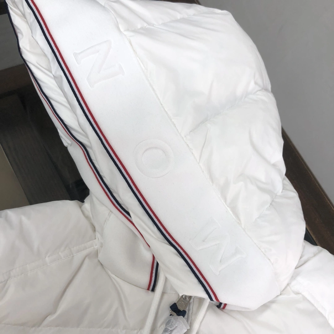 Youthful Moncler Down Jackets 146588