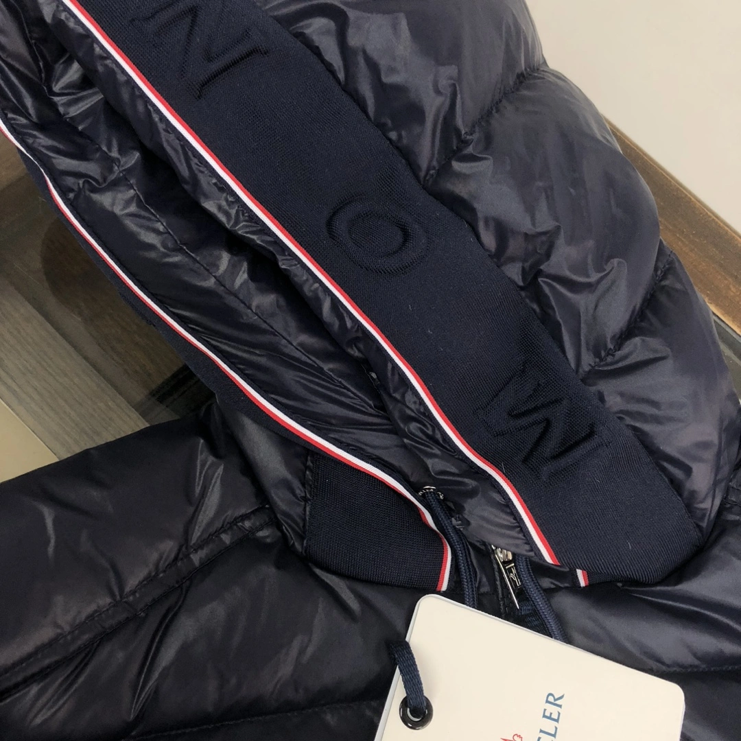 Moncler Down Jackets Snug 146575