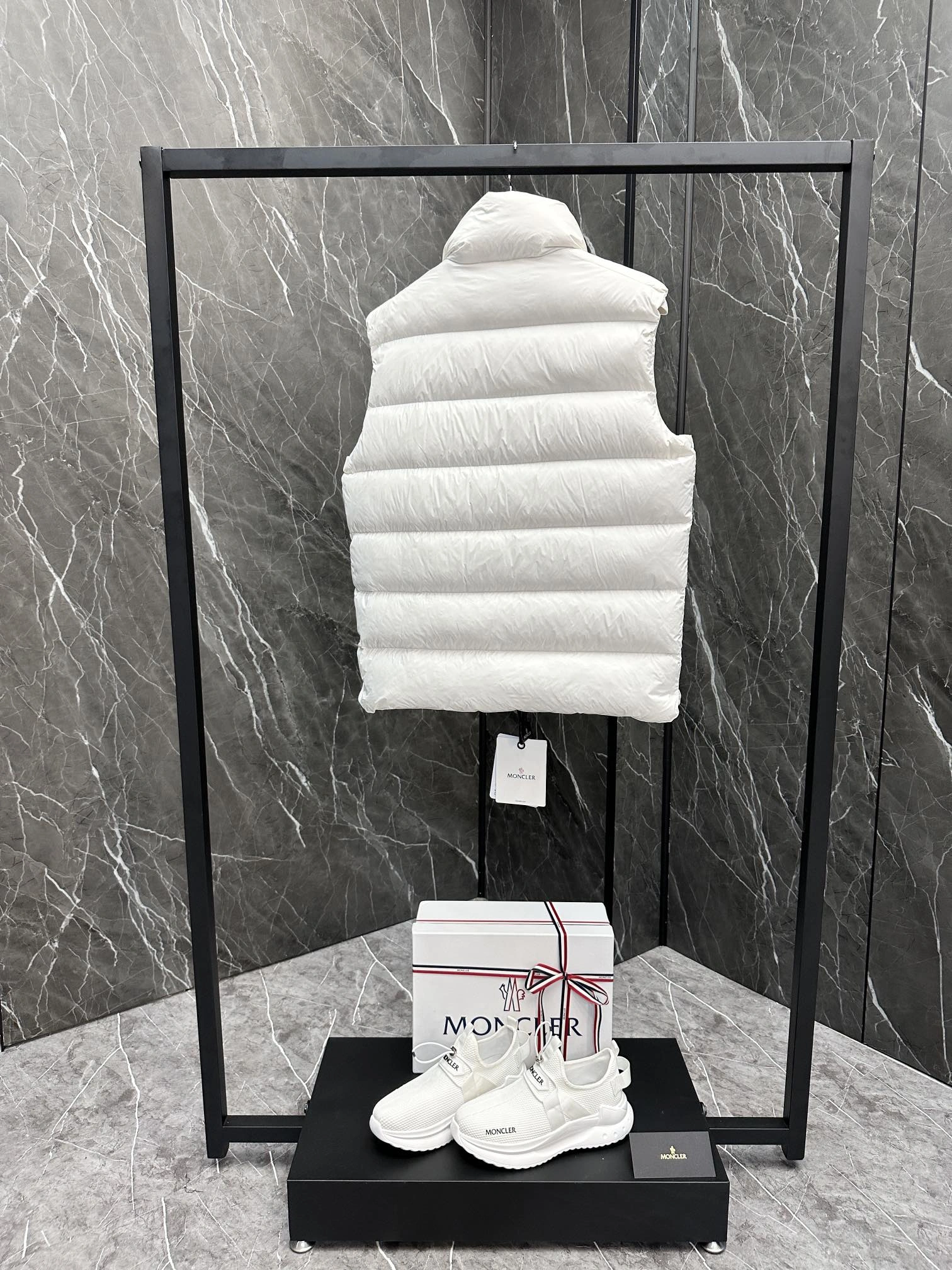 Moncler Down Jackets OnTrend 146591