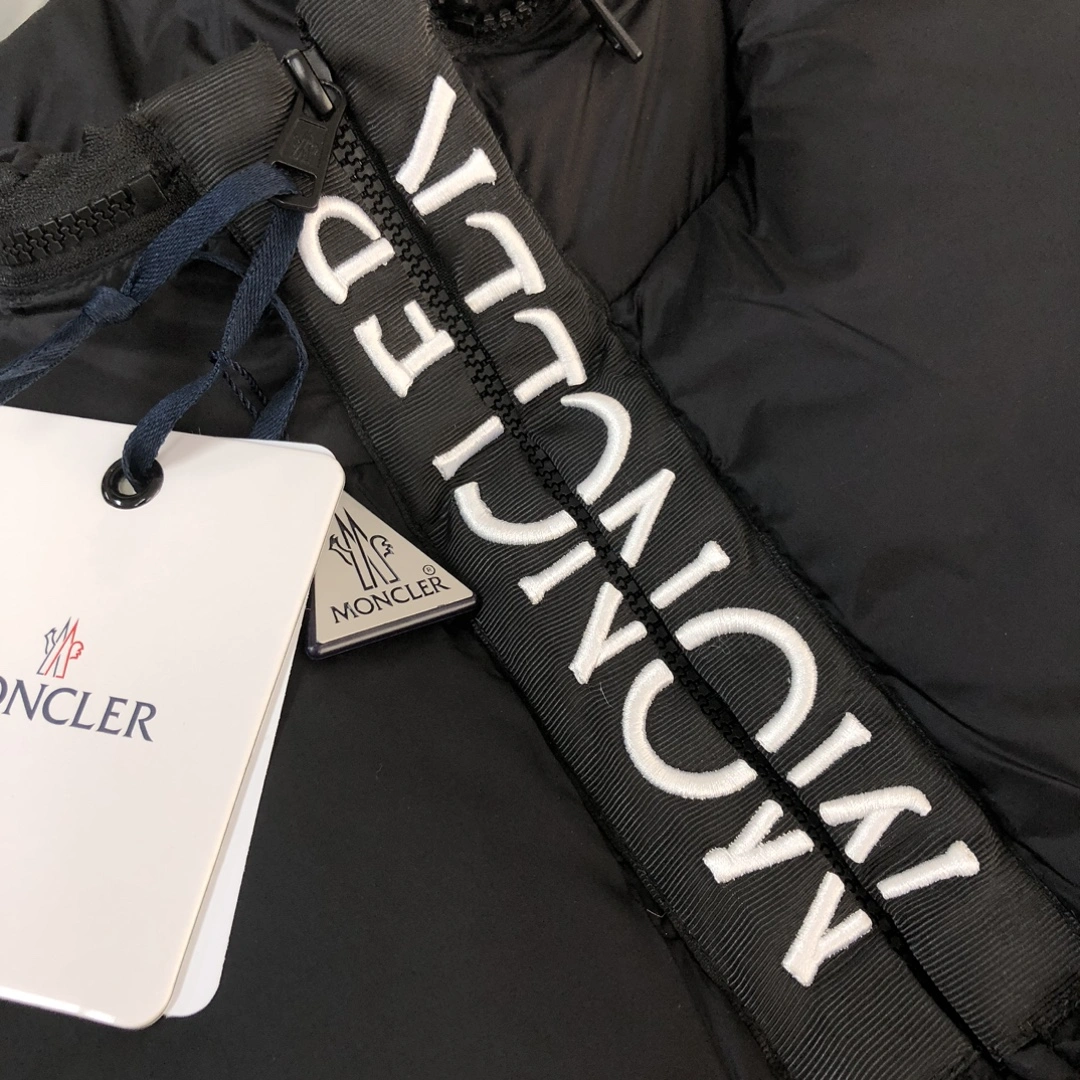 Moncler Down Jackets Comfortable 146582